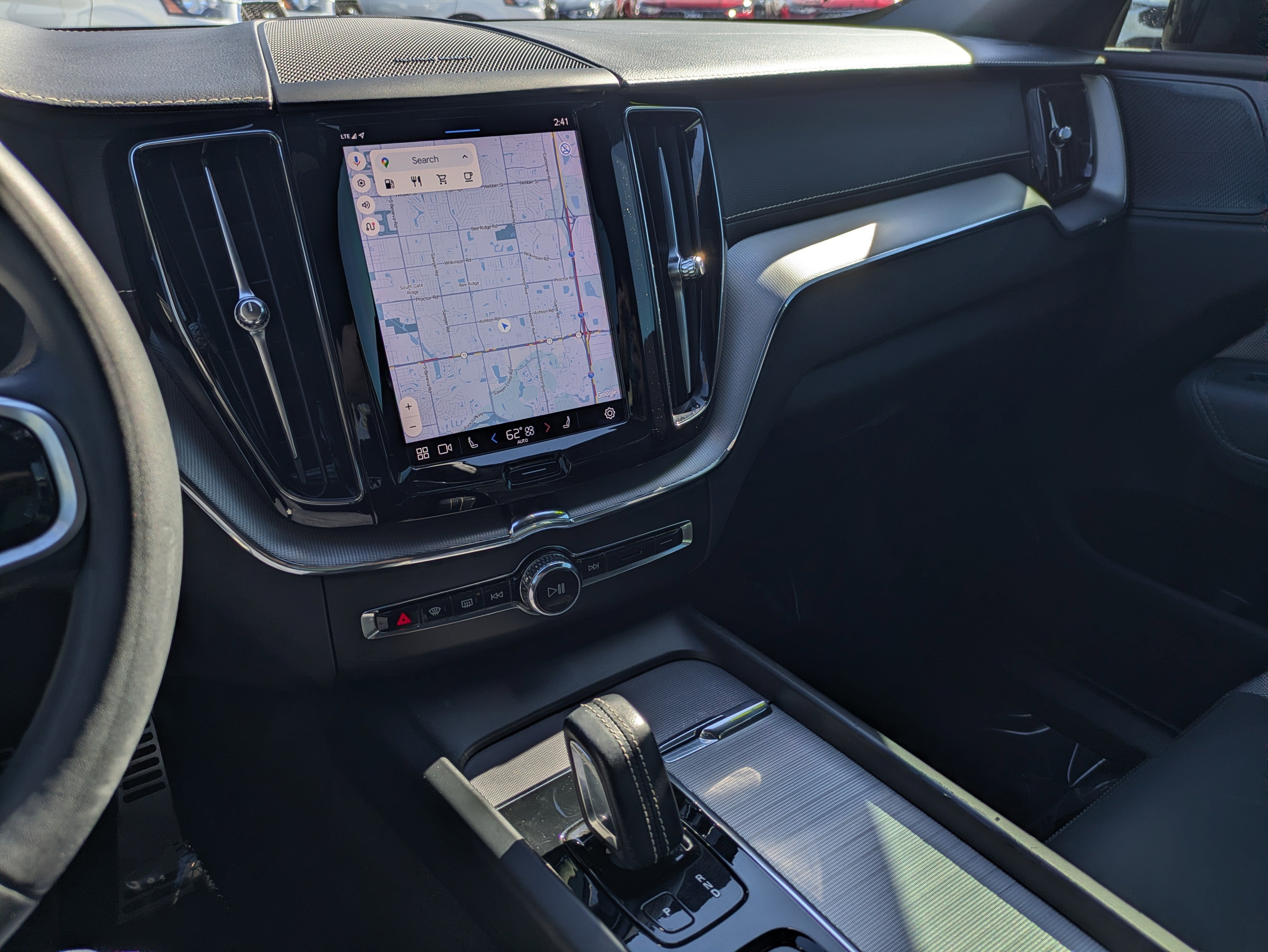 2022 Volvo XC60 B5 R-Design