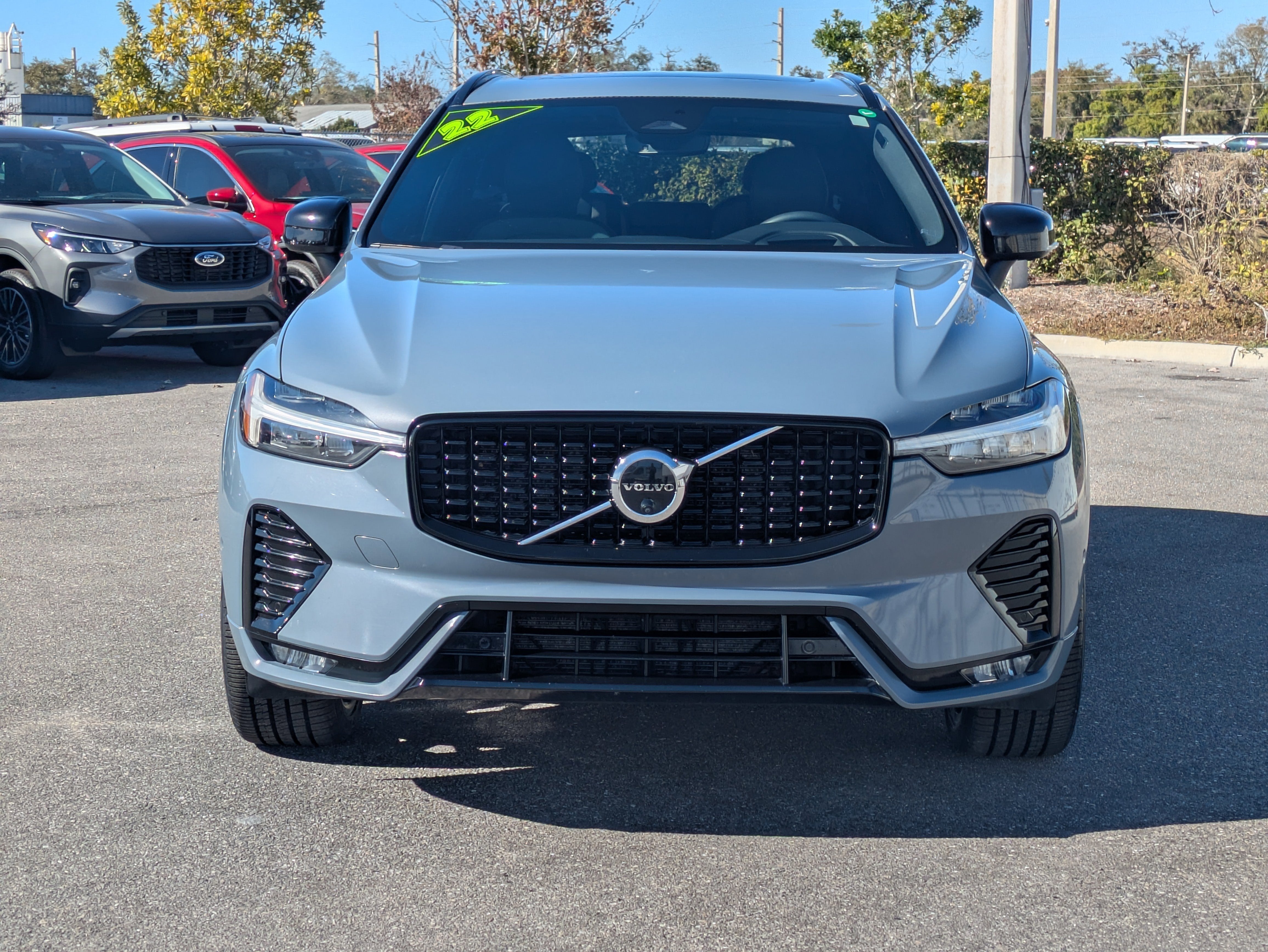2022 Volvo XC60 B5 R-Design