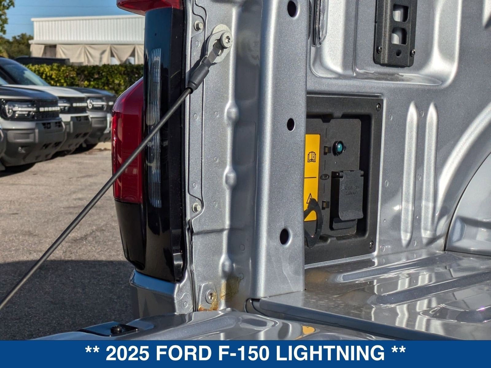 2025 Ford F-150 Lightning Flash
