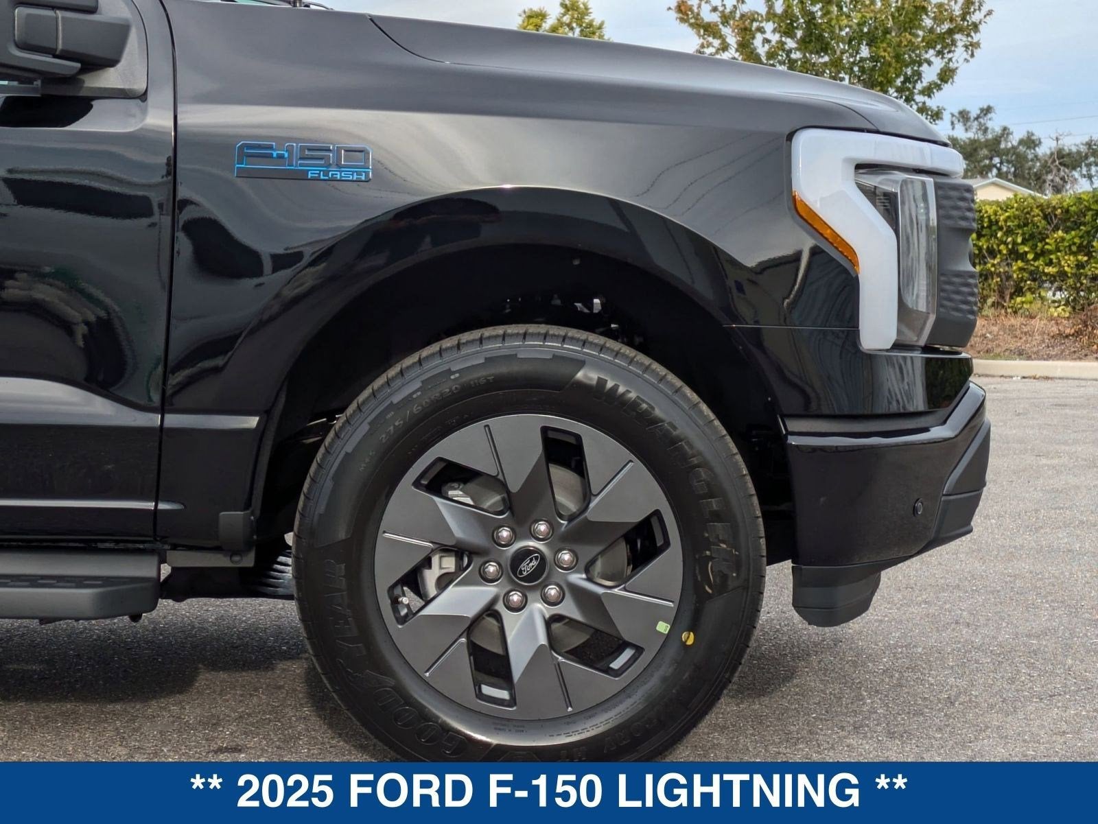 2025 Ford F-150 Lightning Flash