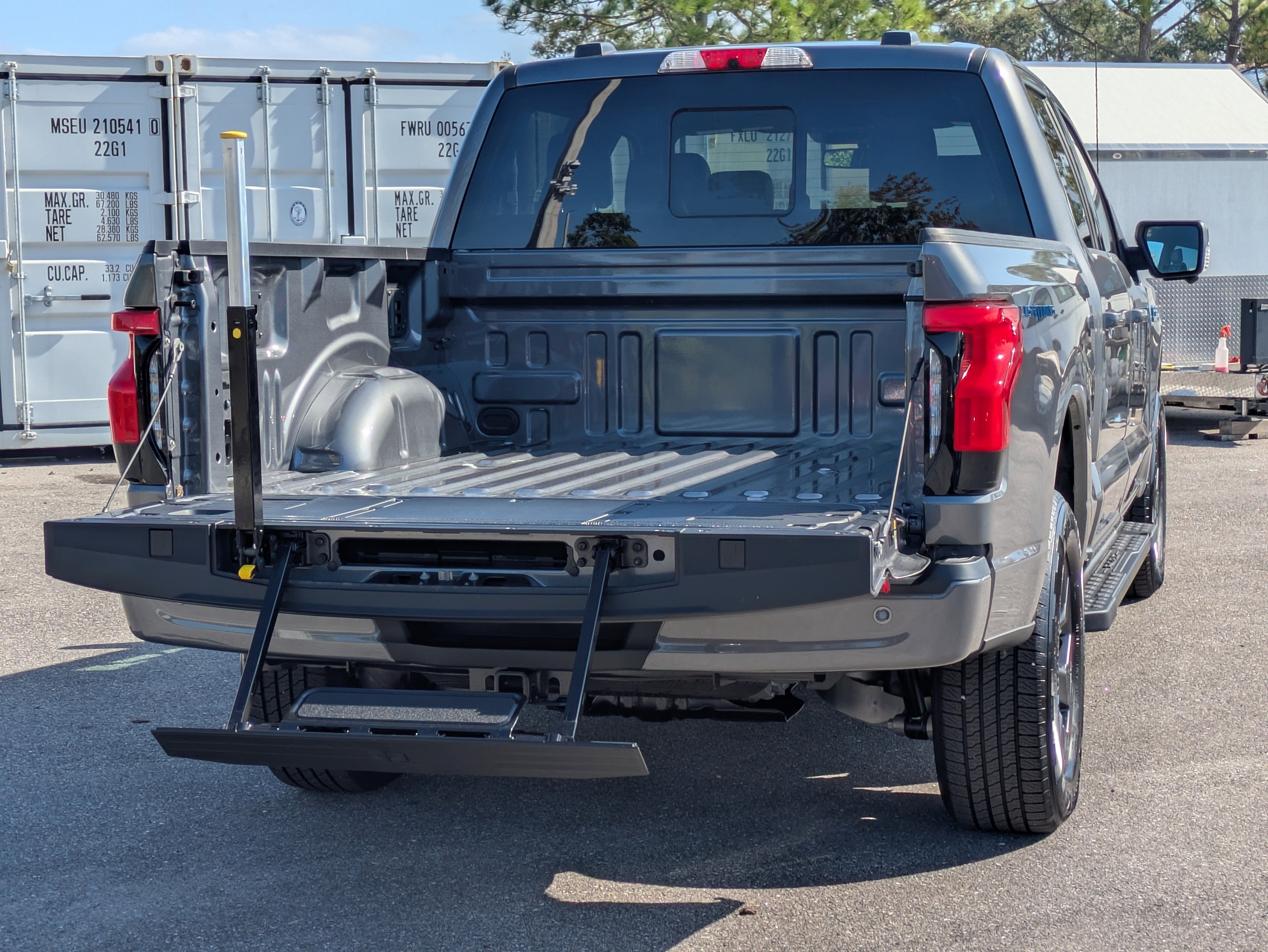 2025 Ford F-150 Lightning Lariat