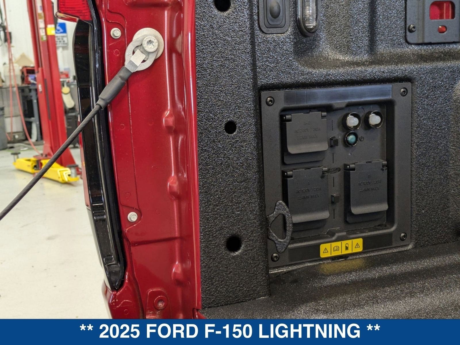 2025 Ford F-150 Lightning Lariat