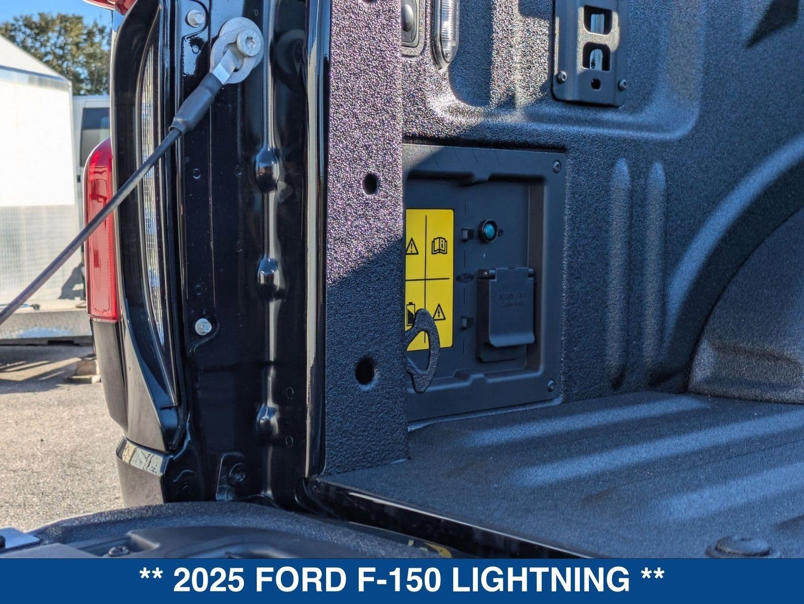 2025 Ford F-150 Lightning Lariat