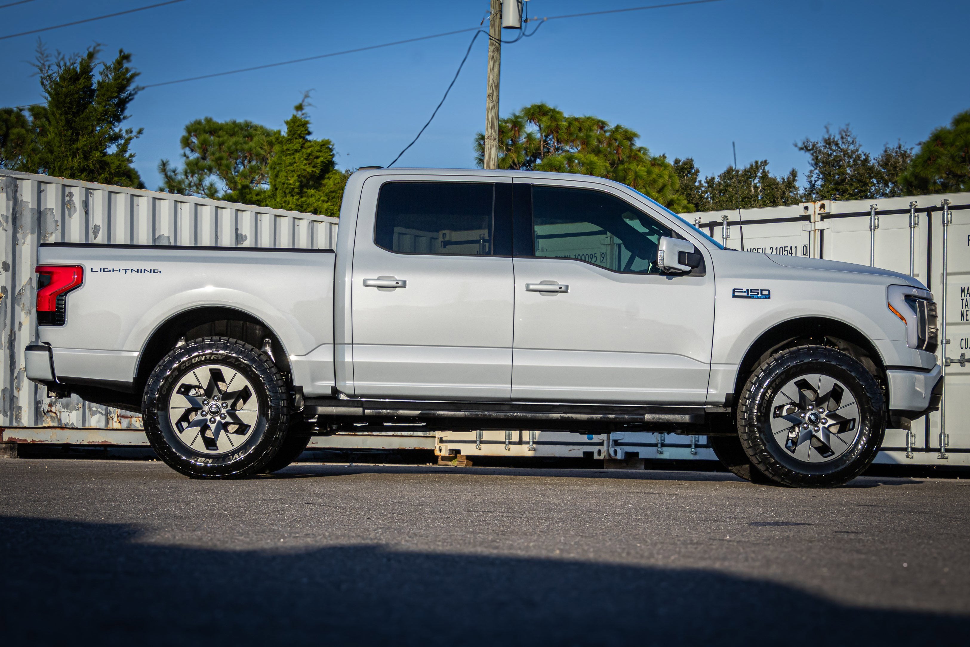 2025 Ford F-150 Lightning Lariat