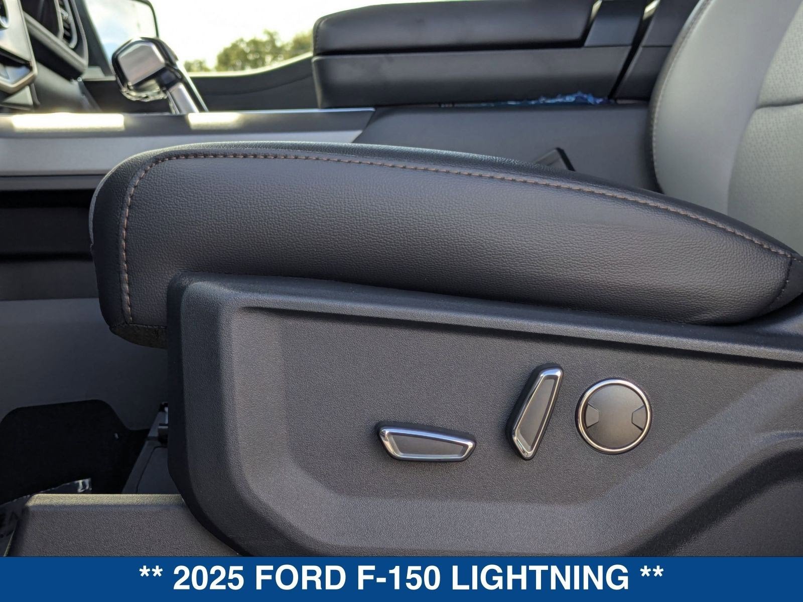 2025 Ford F-150 Lightning Lariat