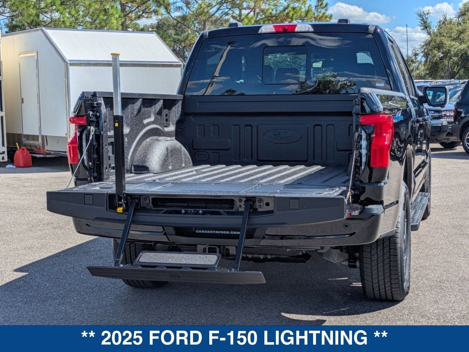 2025 Ford F-150 Lightning Lariat