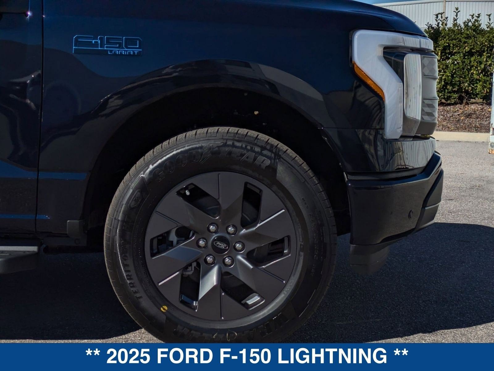 2025 Ford F-150 Lightning Lariat