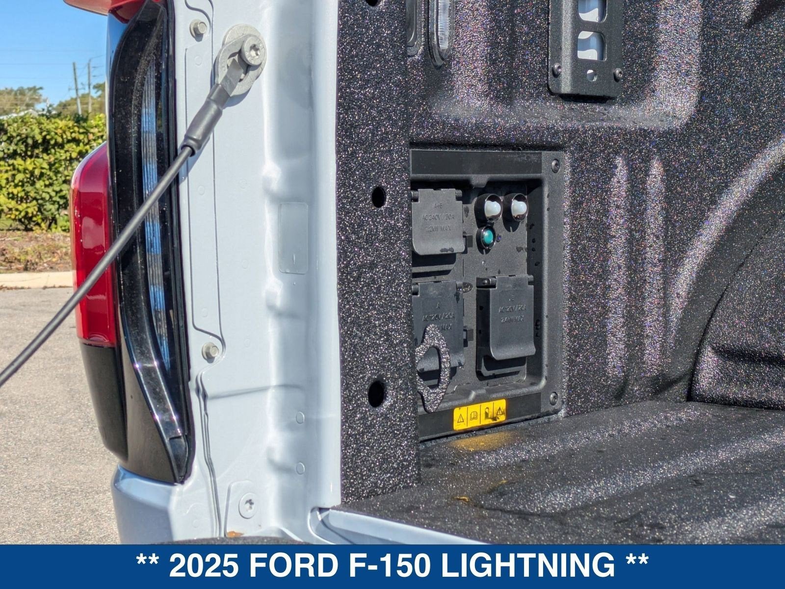 2025 Ford F-150 Lightning Lariat