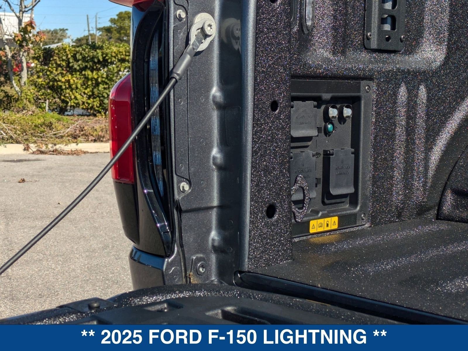 2025 Ford F-150 Lightning Platinum