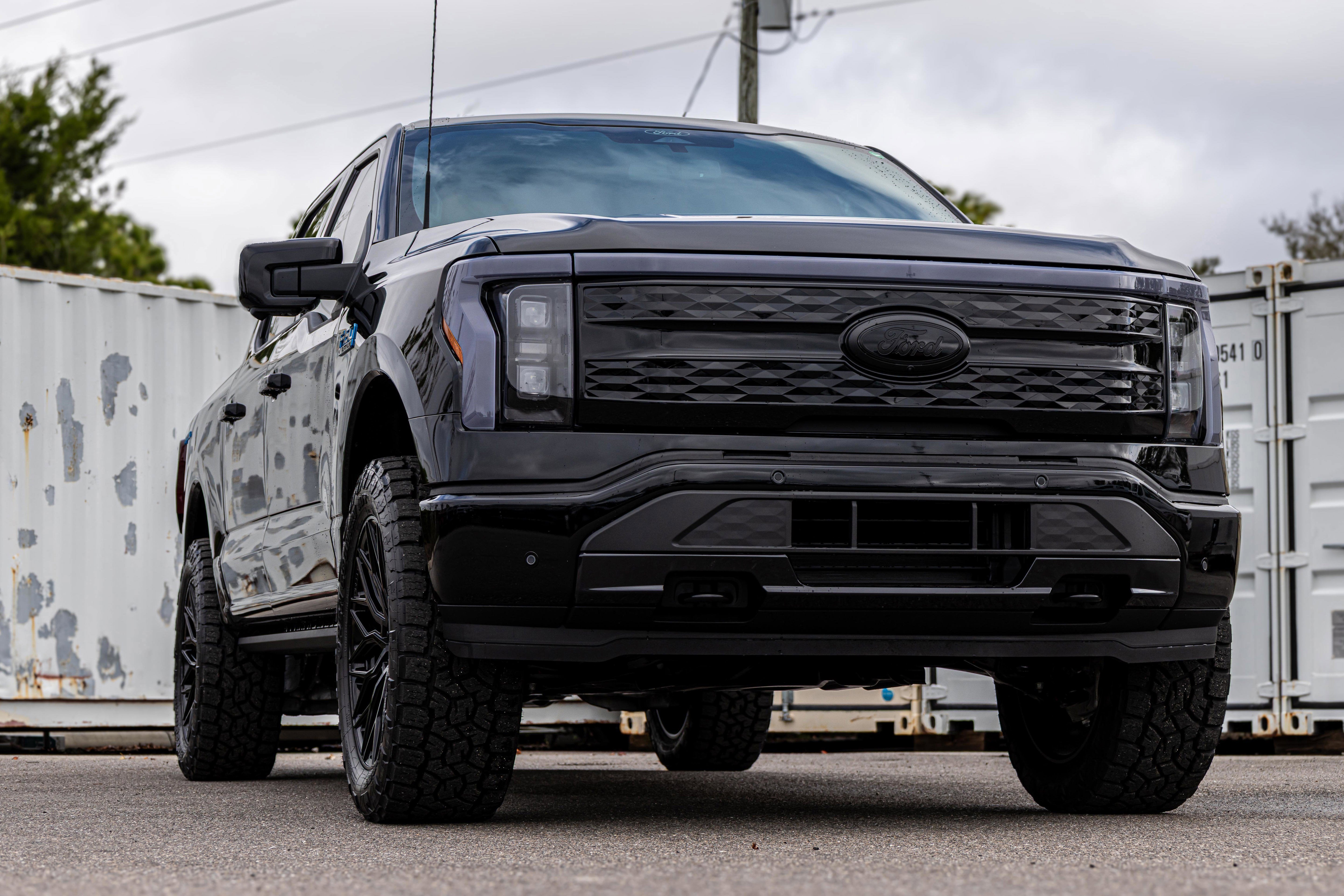 2025 Ford F-150 Lightning Platinum