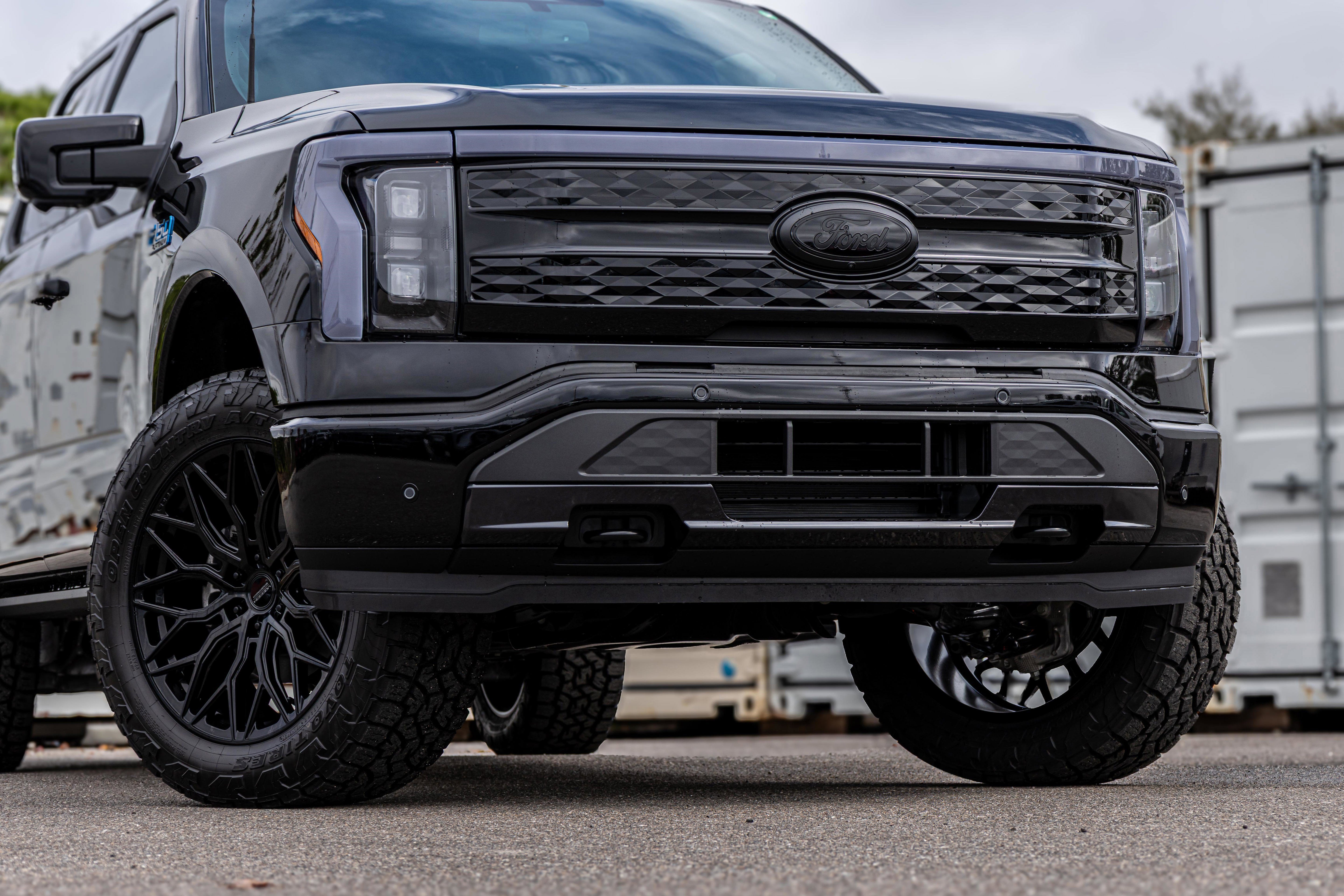 2025 Ford F-150 Lightning Platinum
