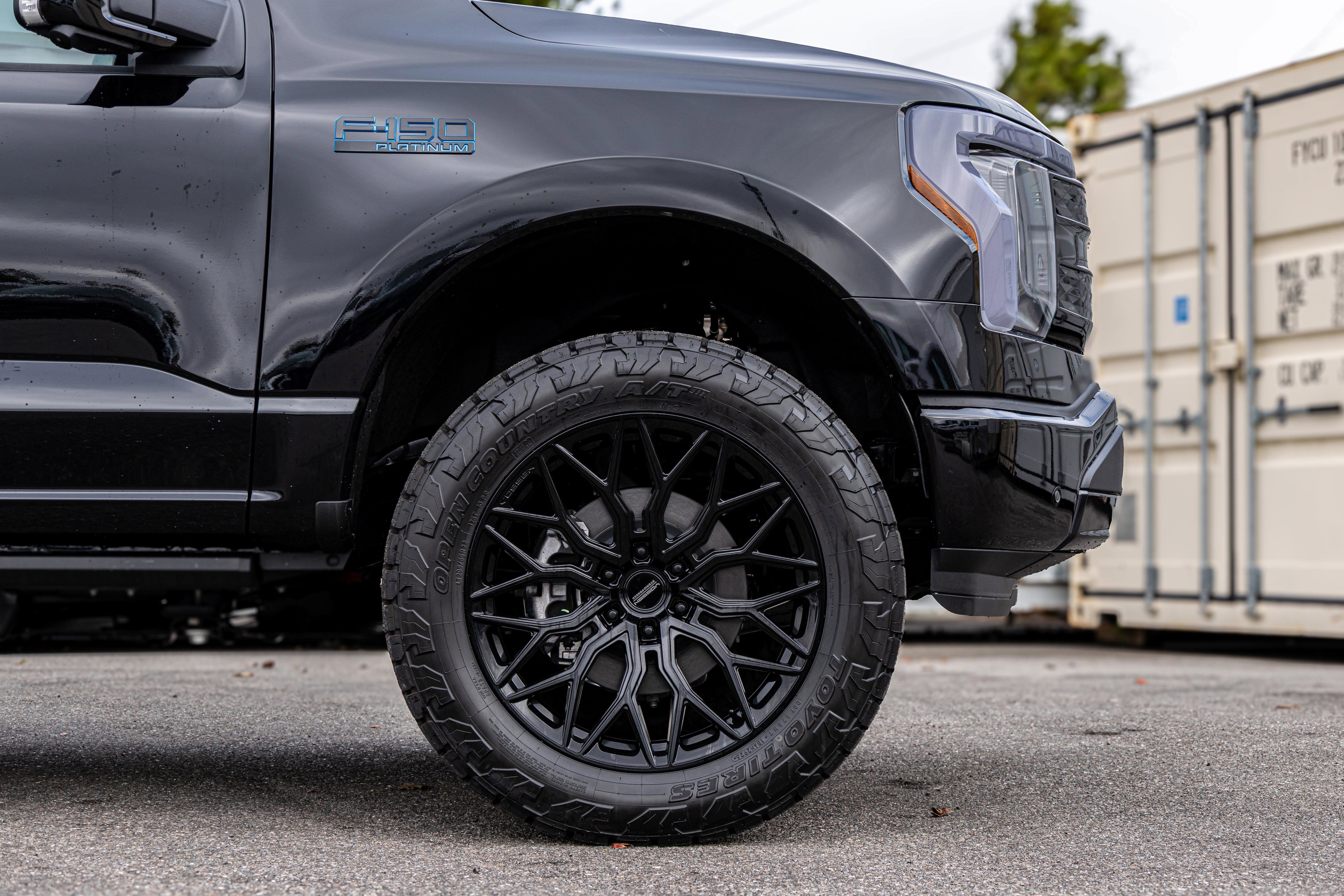 2025 Ford F-150 Lightning Platinum