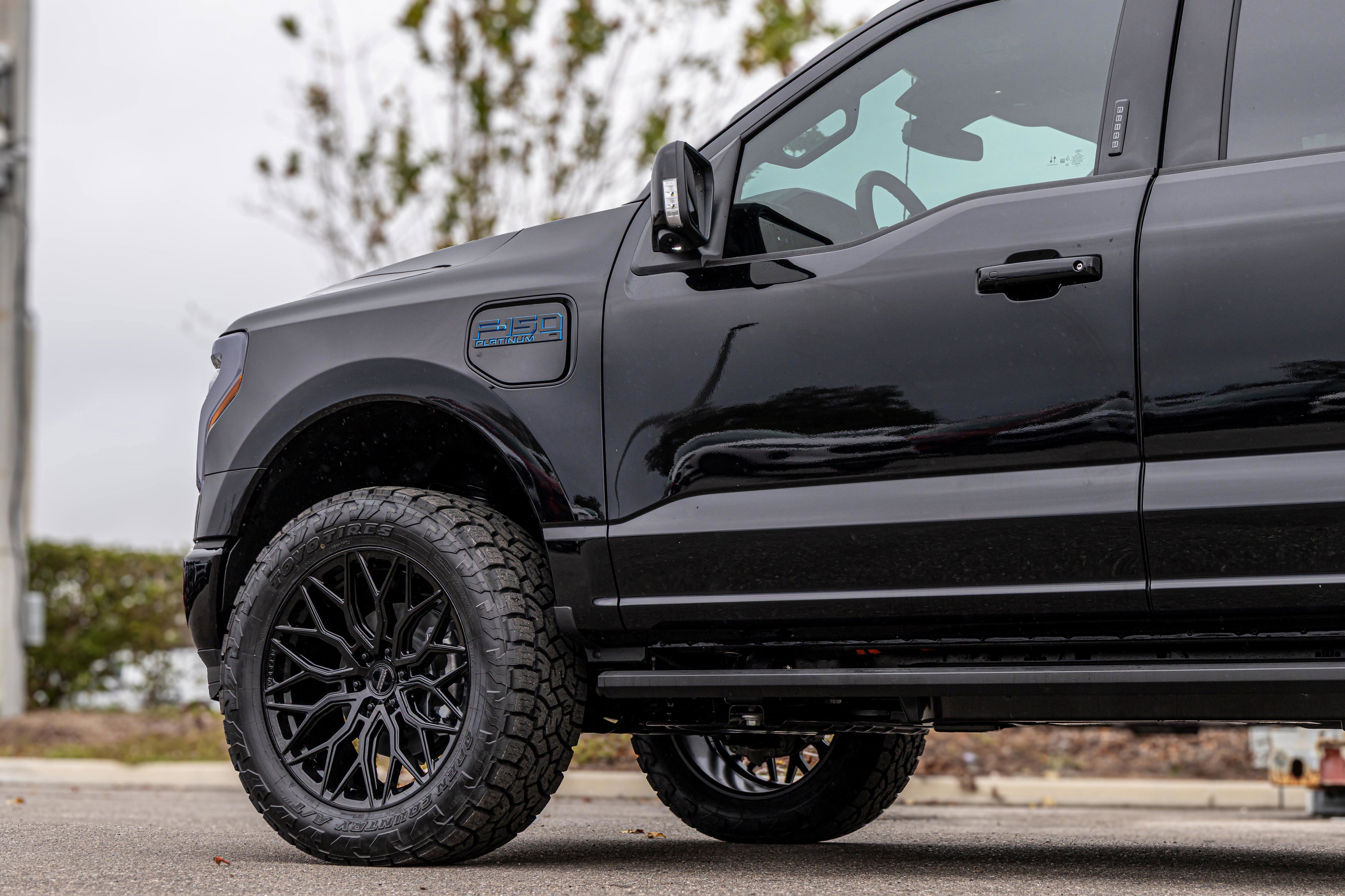 2025 Ford F-150 Lightning Platinum