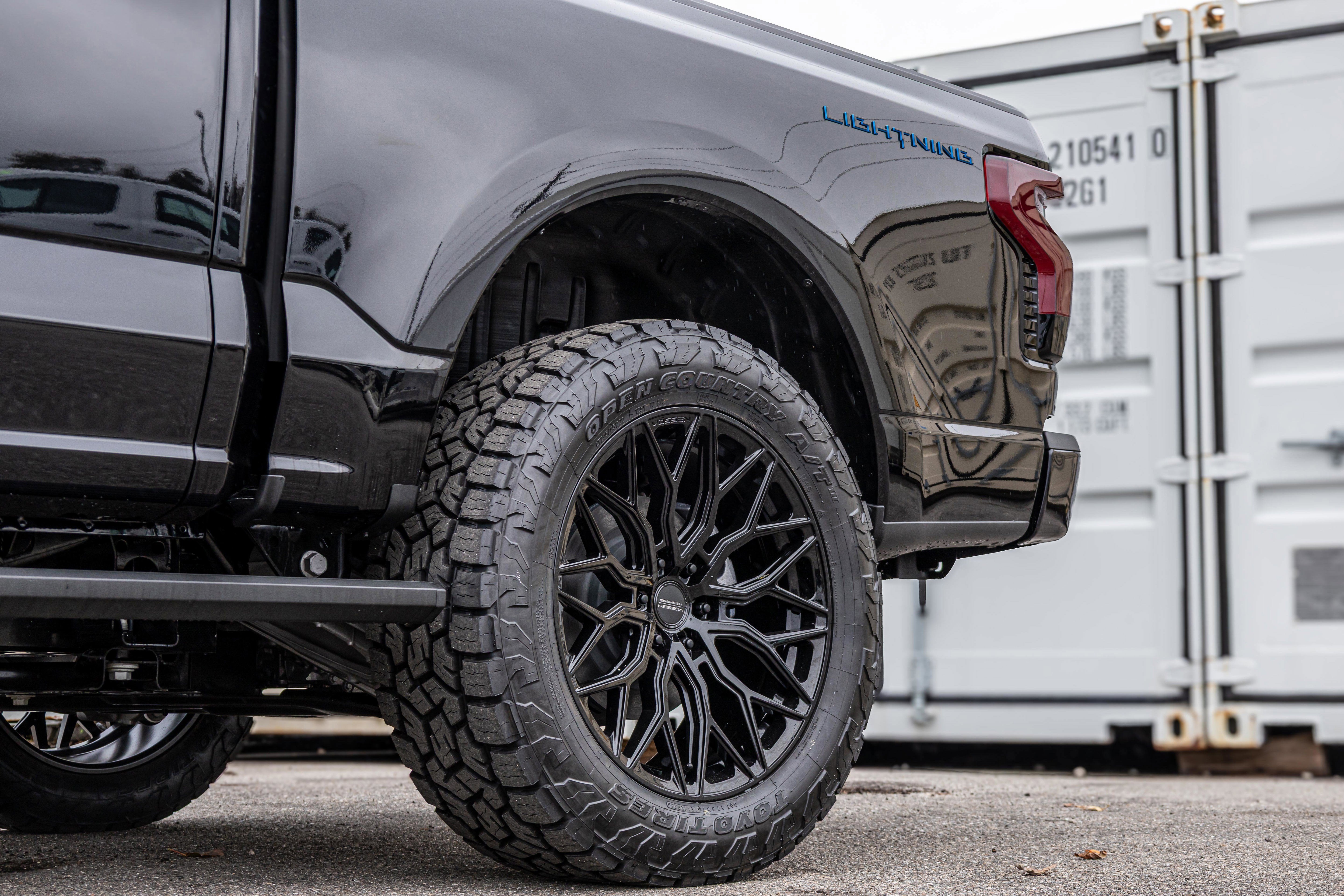 2025 Ford F-150 Lightning Platinum