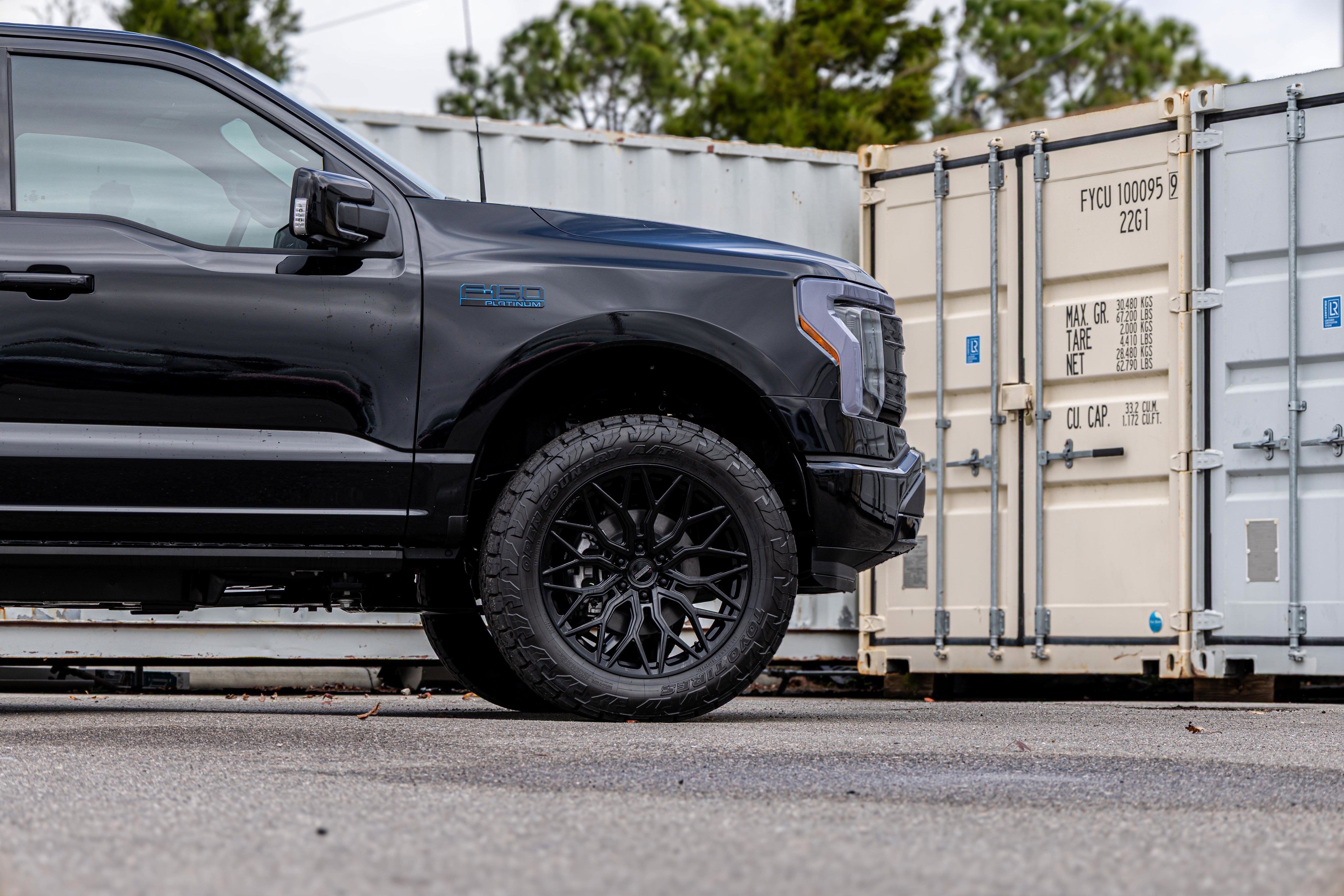 2025 Ford F-150 Lightning Platinum