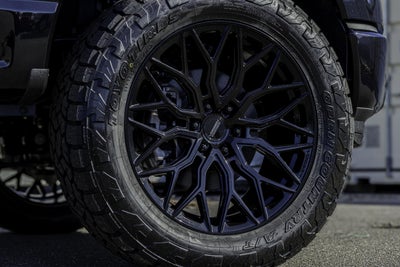 2025 Ford F-150 Lightning Platinum