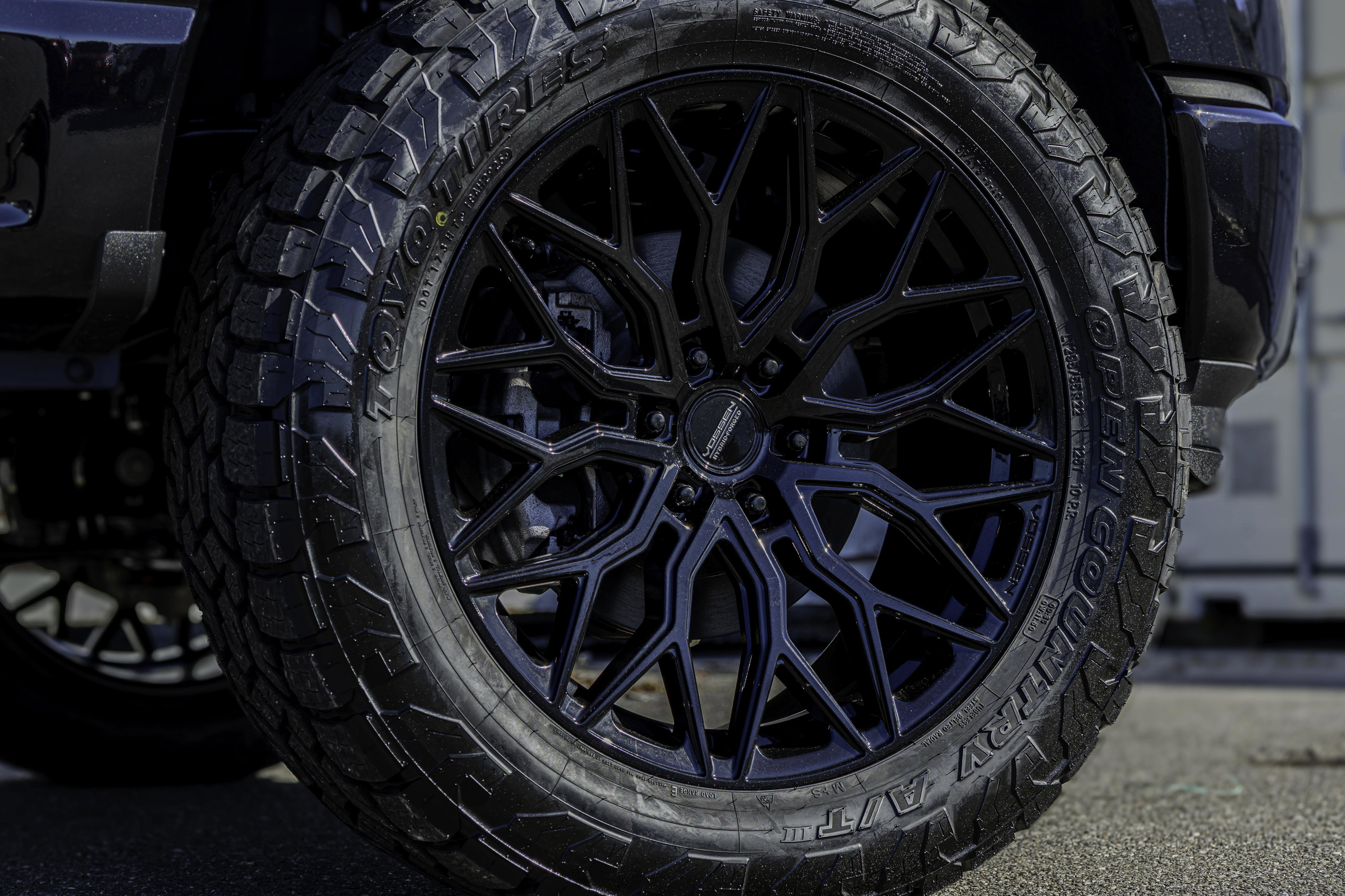 2025 Ford F-150 Lightning Platinum