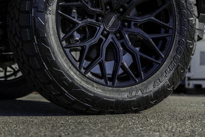 2025 Ford F-150 Lightning Platinum