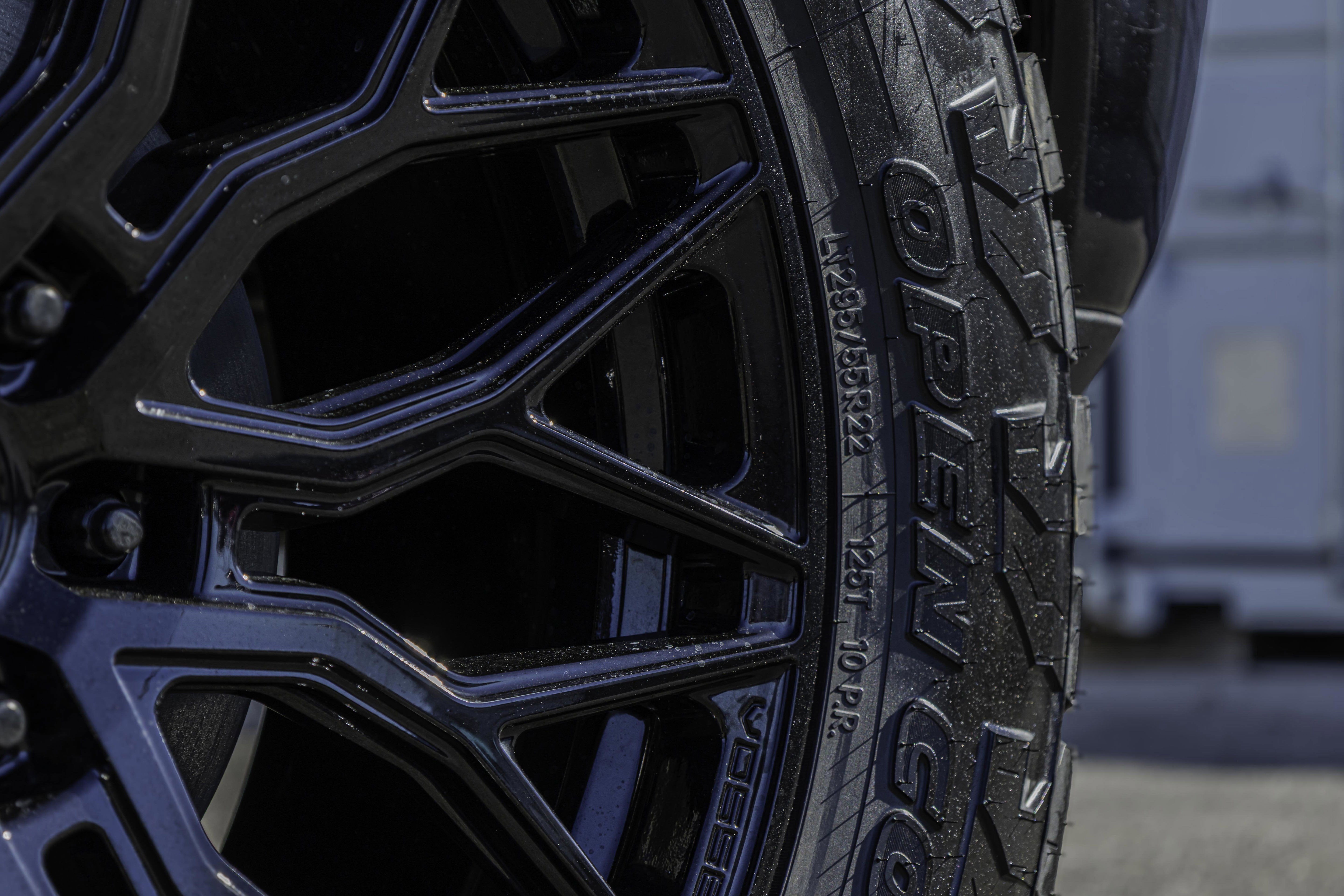 2025 Ford F-150 Lightning Platinum