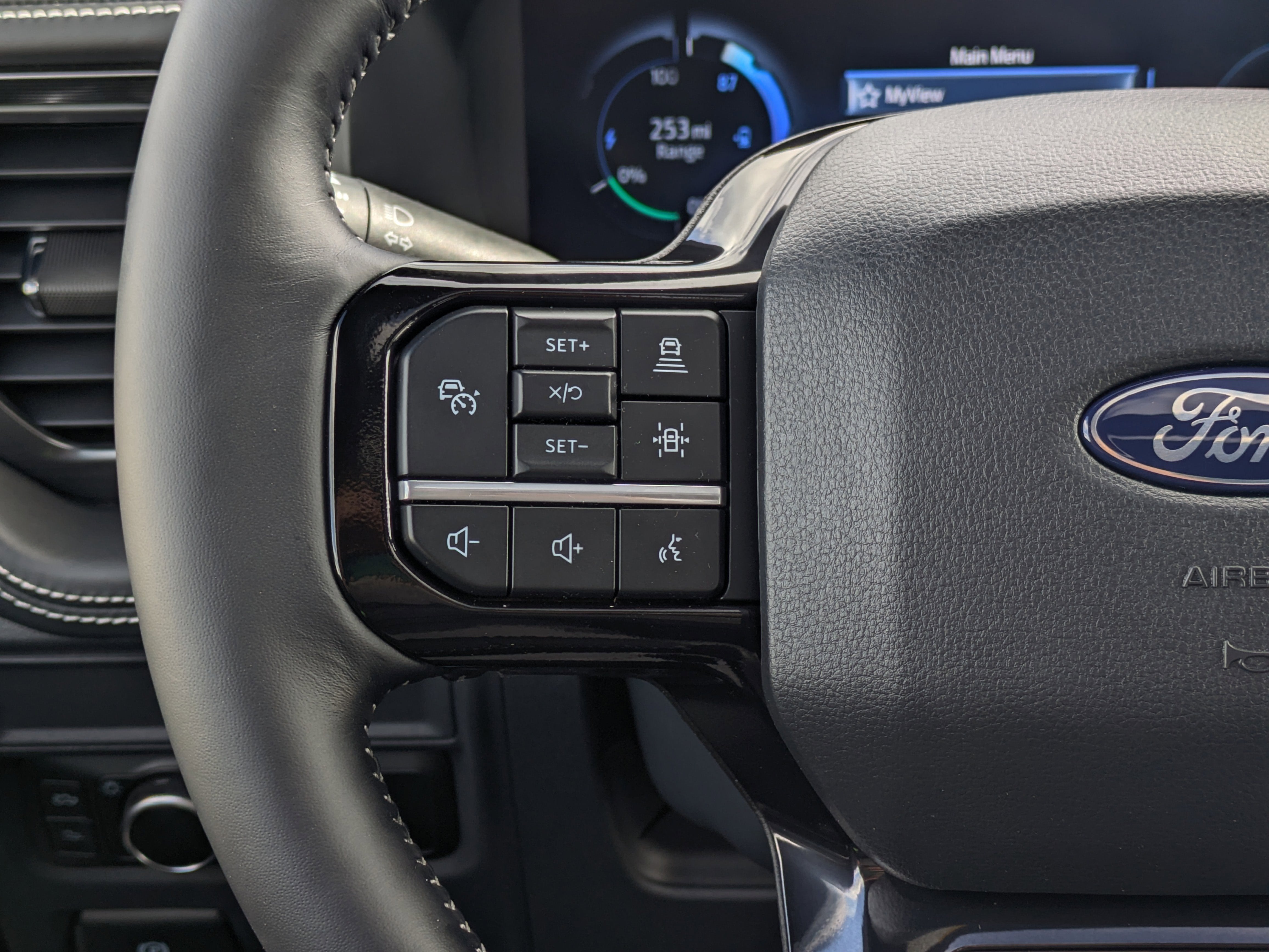 2025 Ford F-150 Lightning Platinum