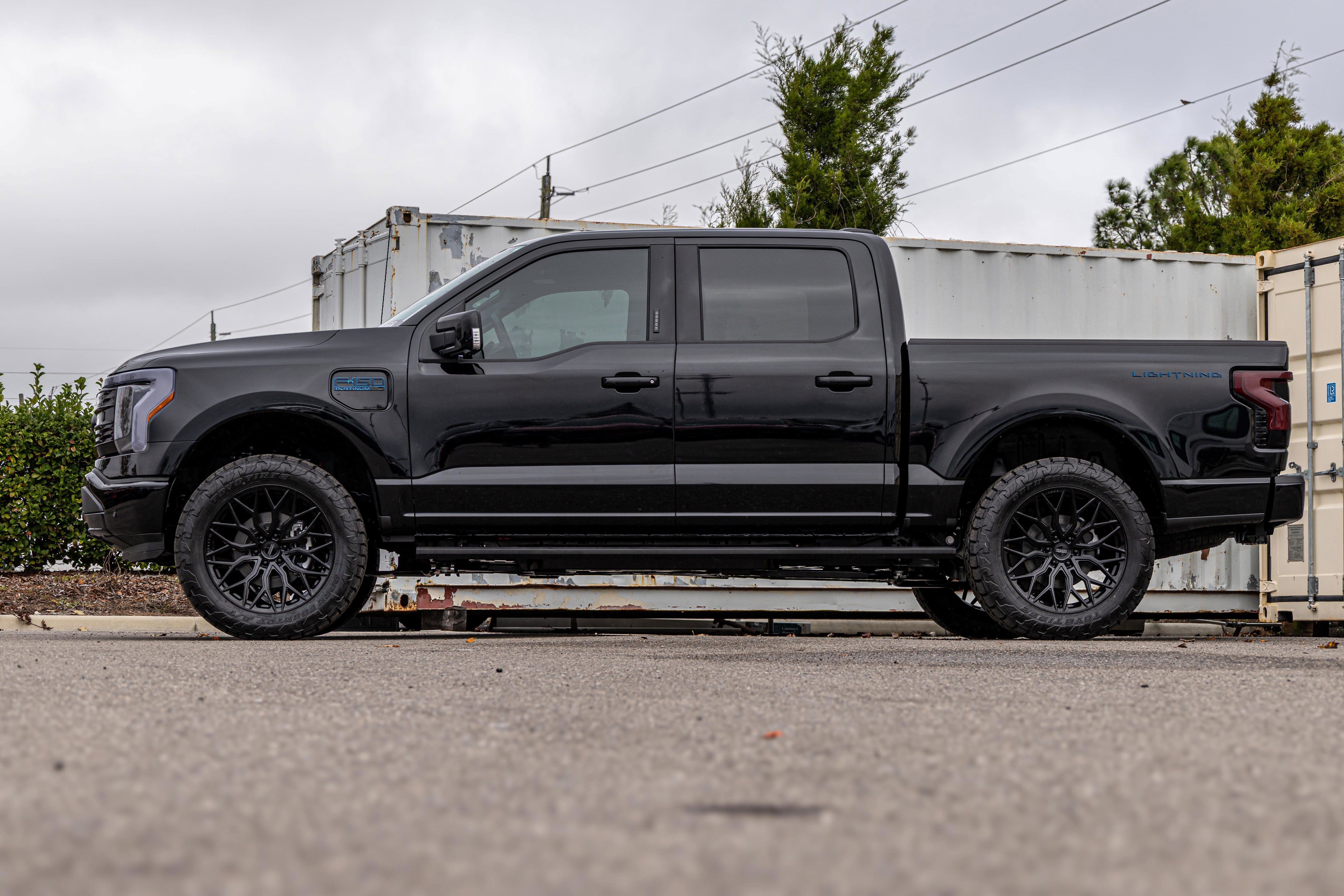 2025 Ford F-150 Lightning Platinum