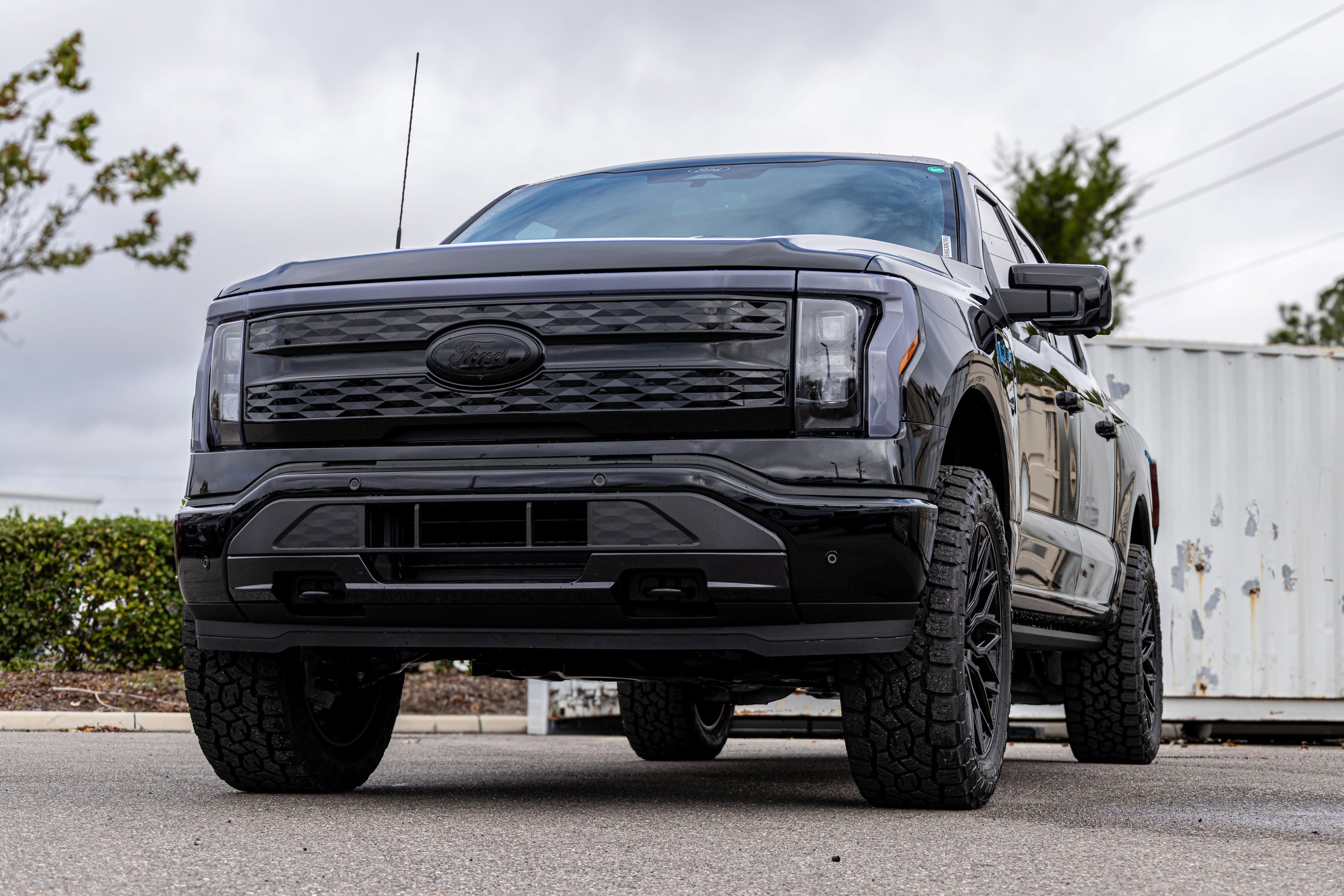 2025 Ford F-150 Lightning Platinum