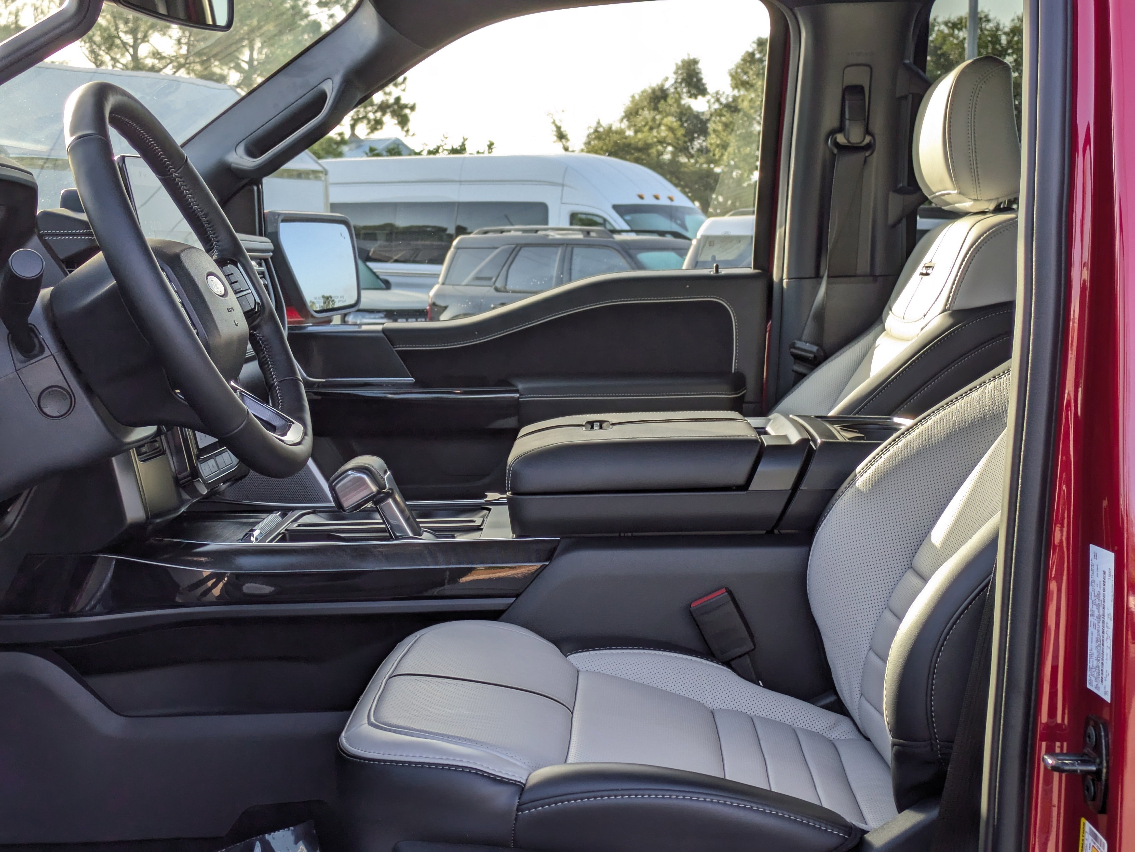 2025 Ford F-150 Lightning Platinum