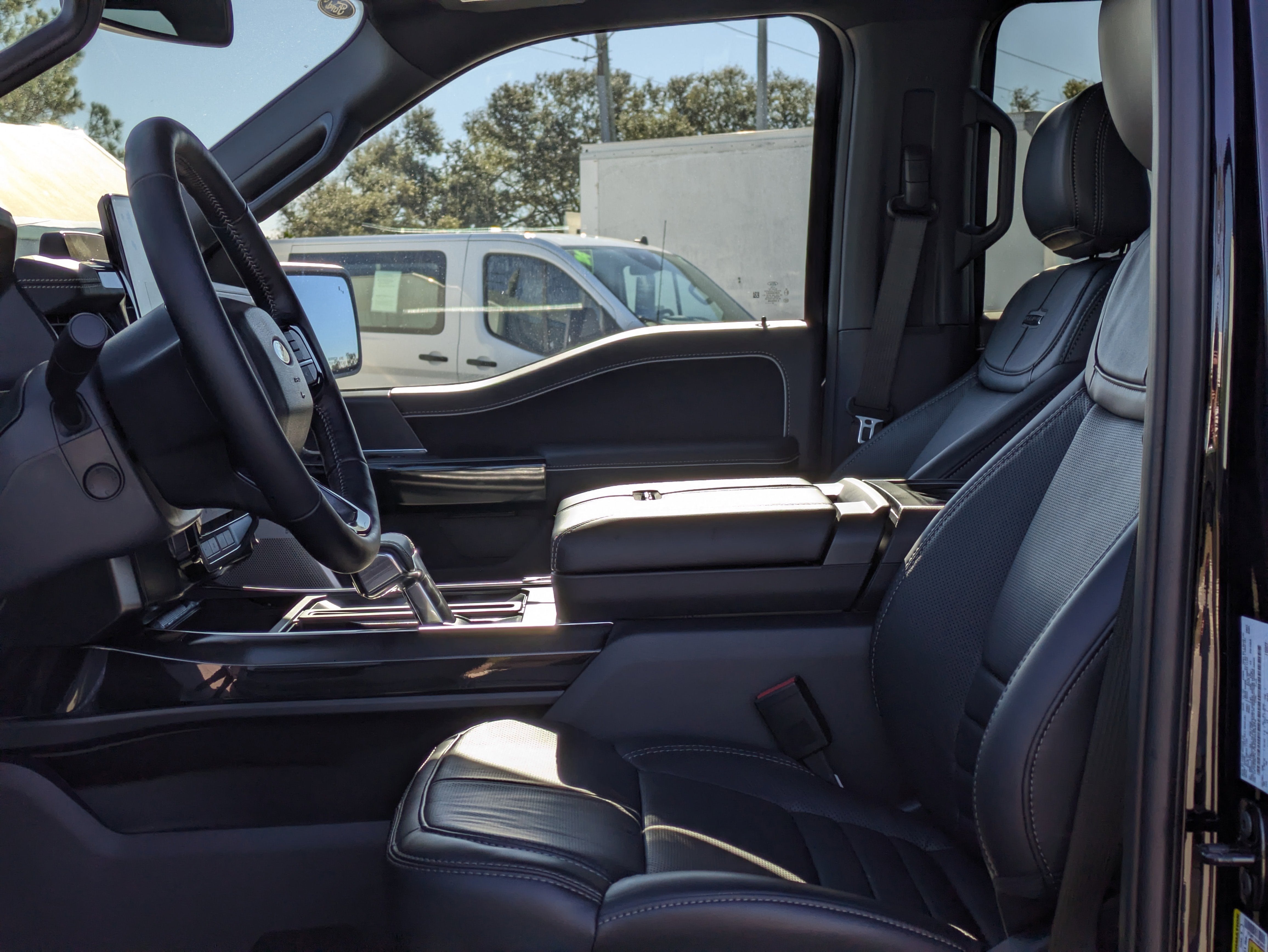 2025 Ford F-150 Lightning Platinum