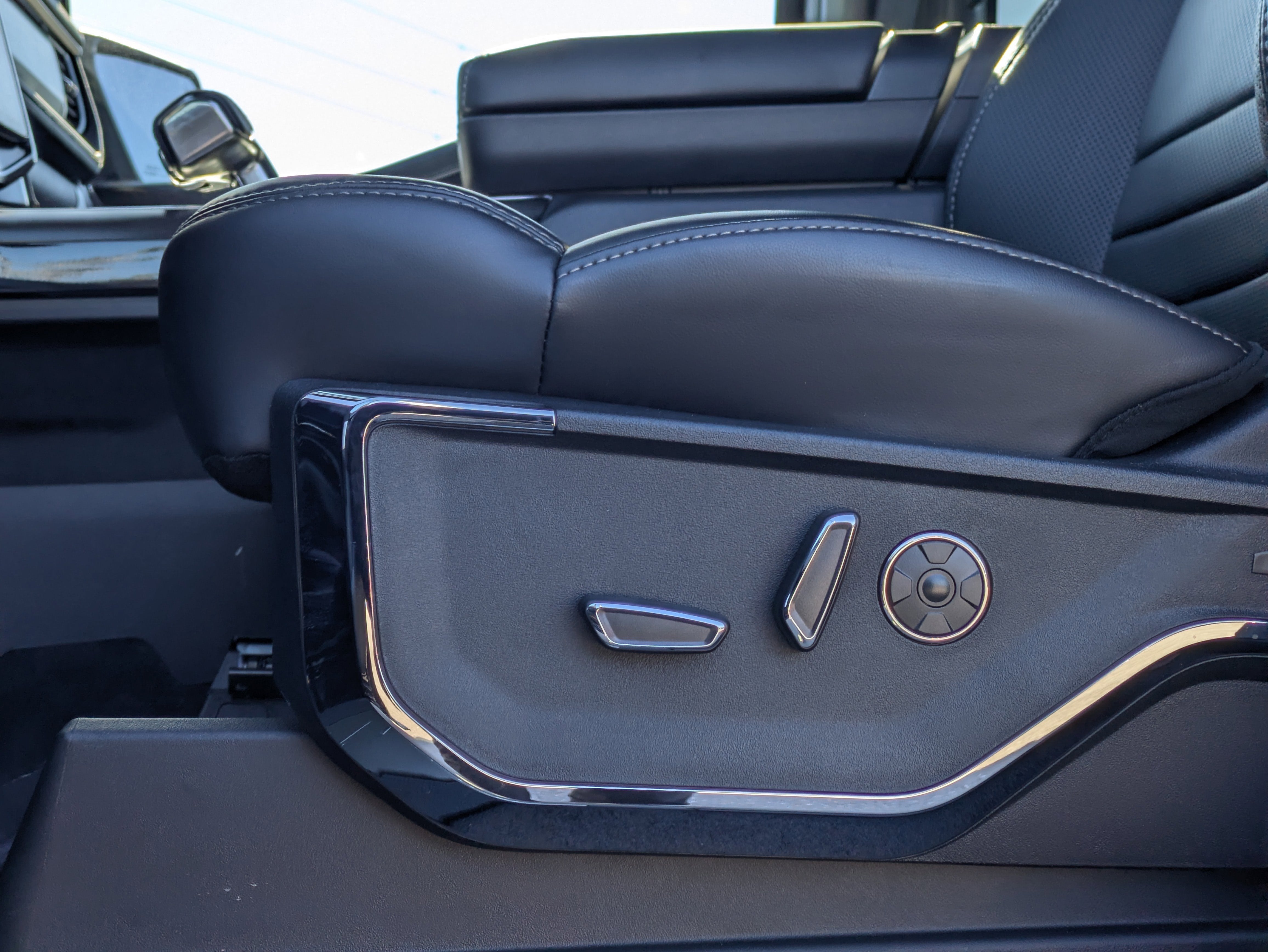 2025 Ford F-150 Lightning Platinum