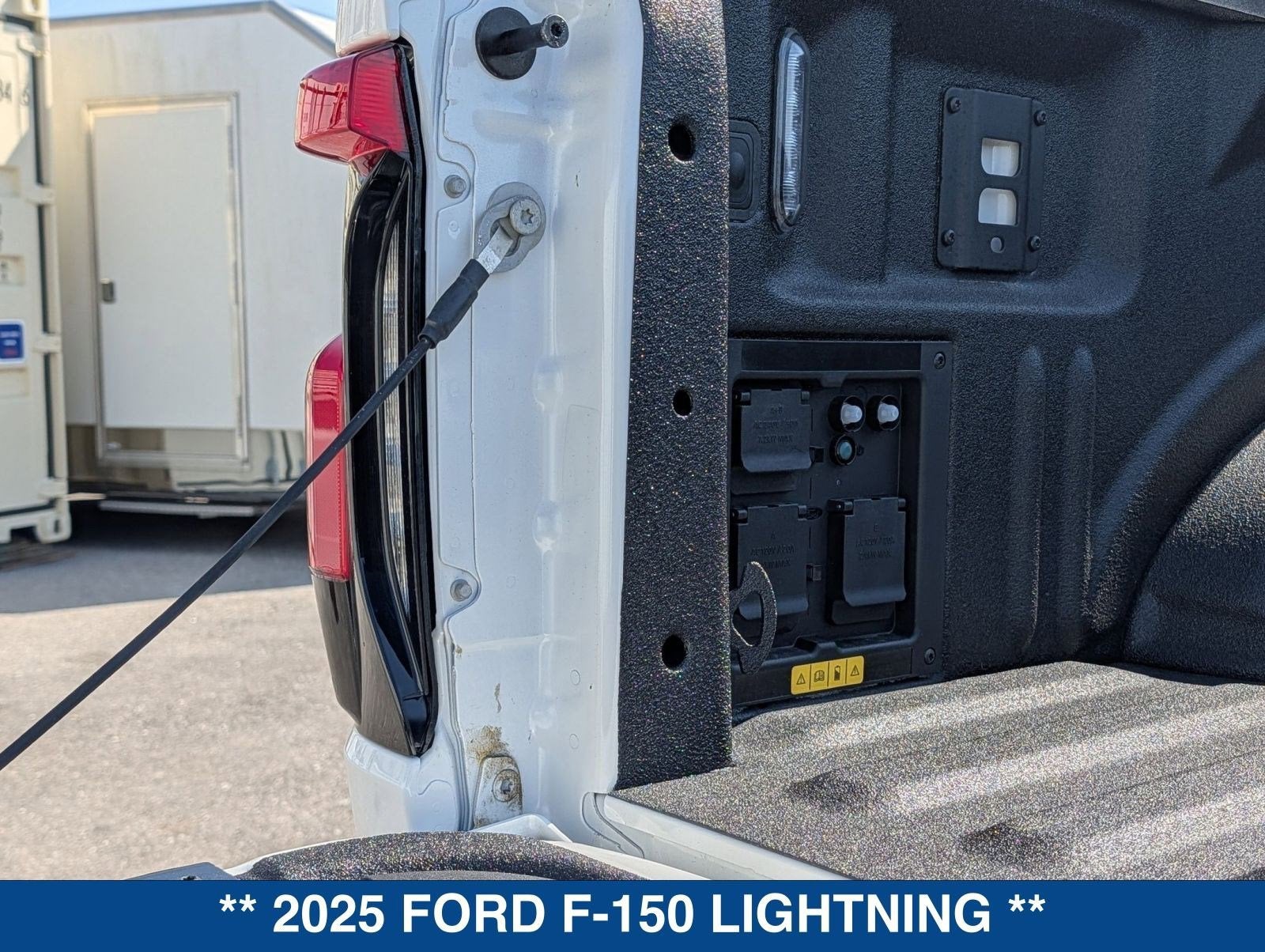 2025 Ford F-150 Lightning Platinum