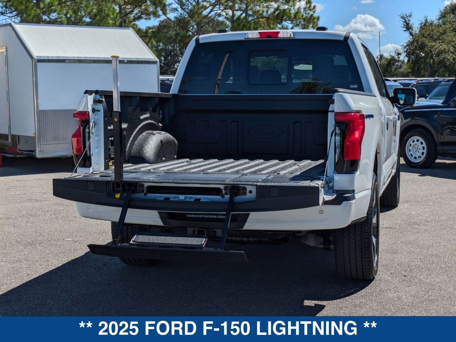 2025 Ford F-150 Lightning Platinum