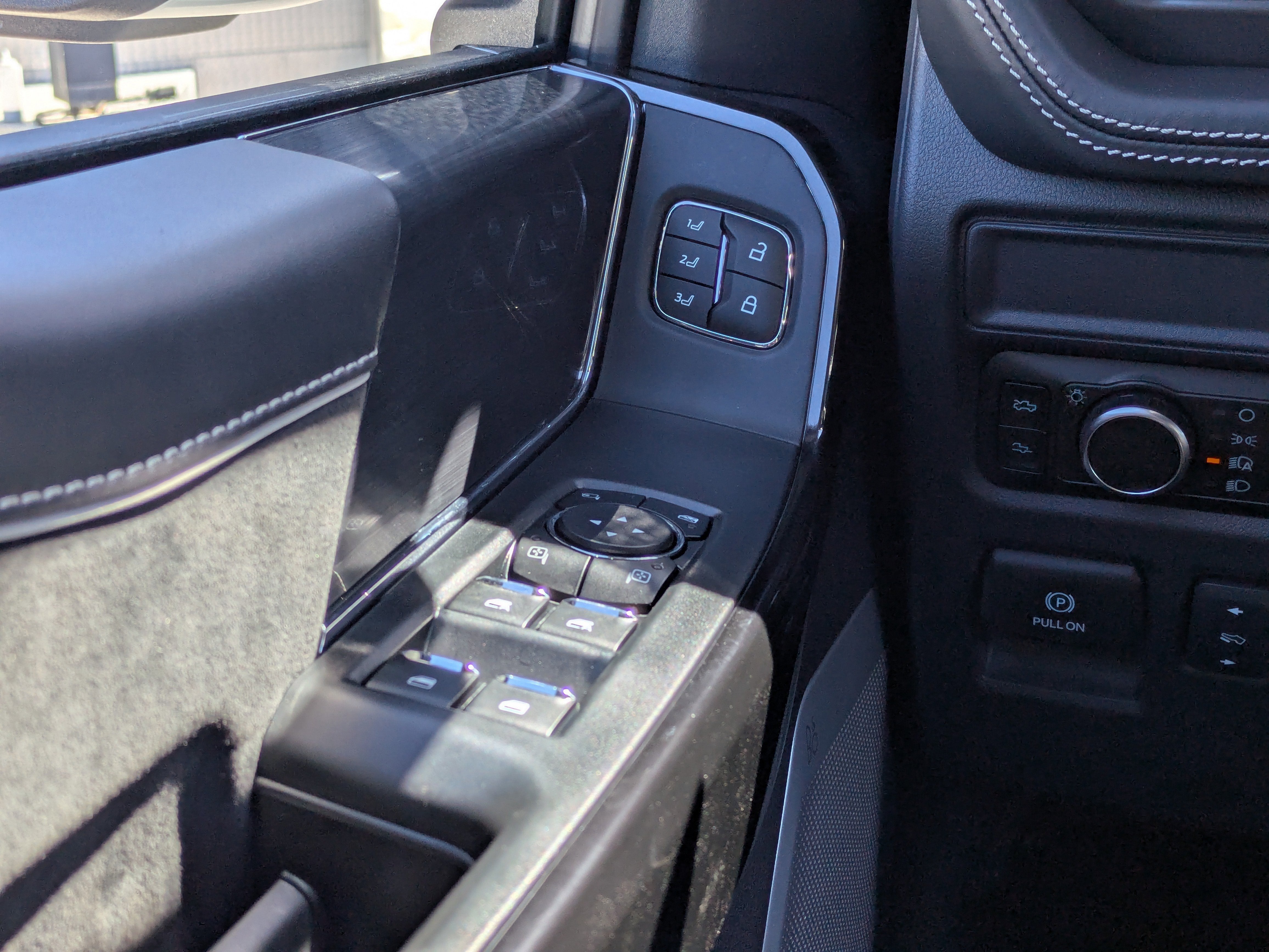 2025 Ford F-150 Lightning Platinum