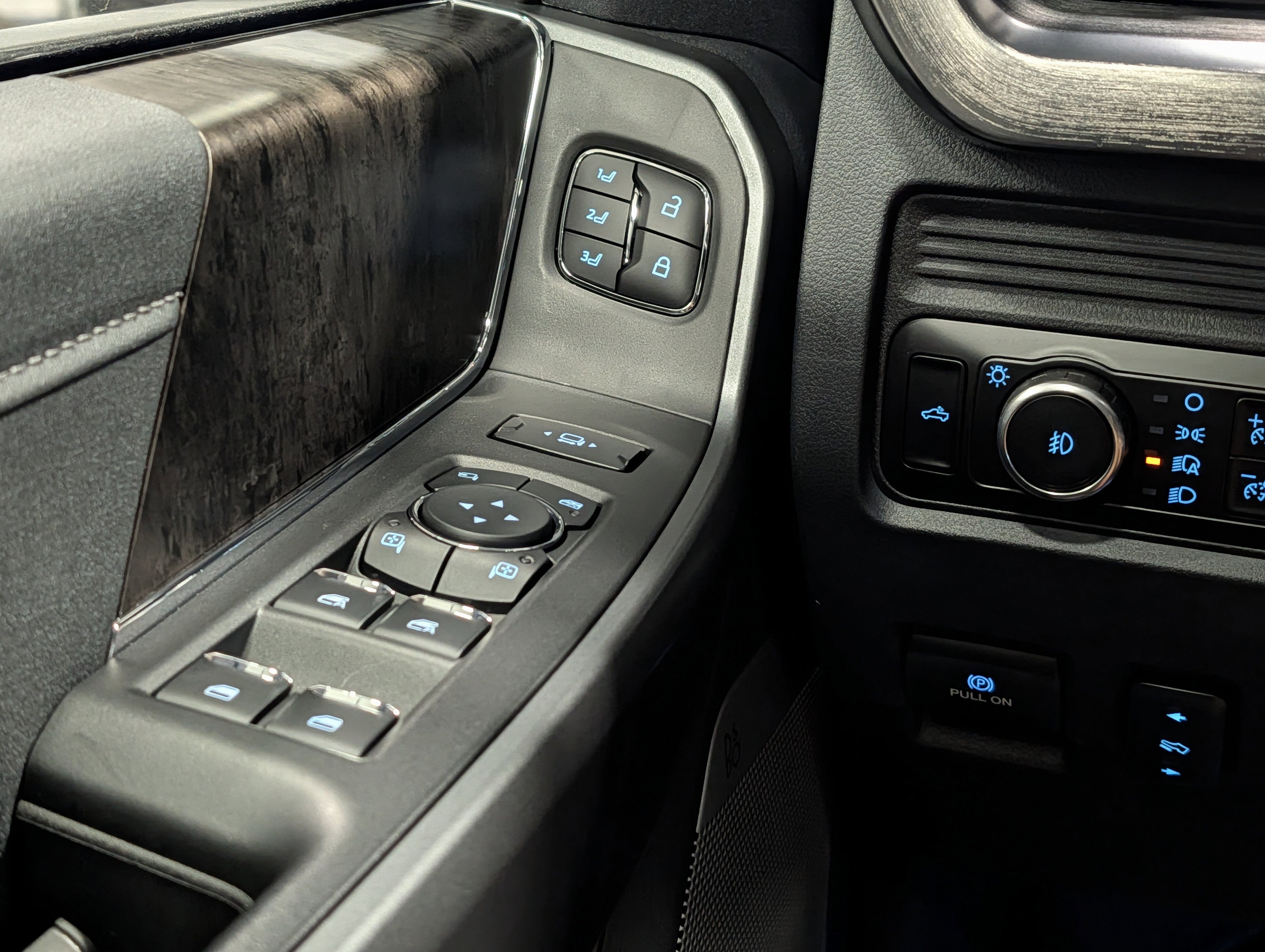 2026 Ford Super Duty F-450 DRW LARIAT