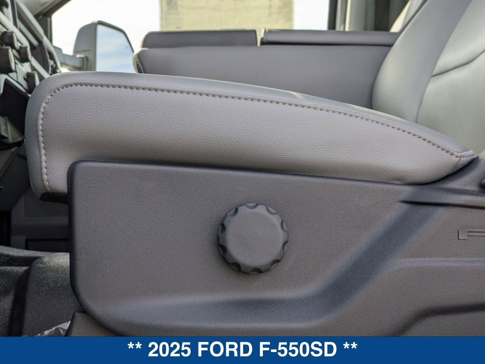 2025 Ford F-550SD XL