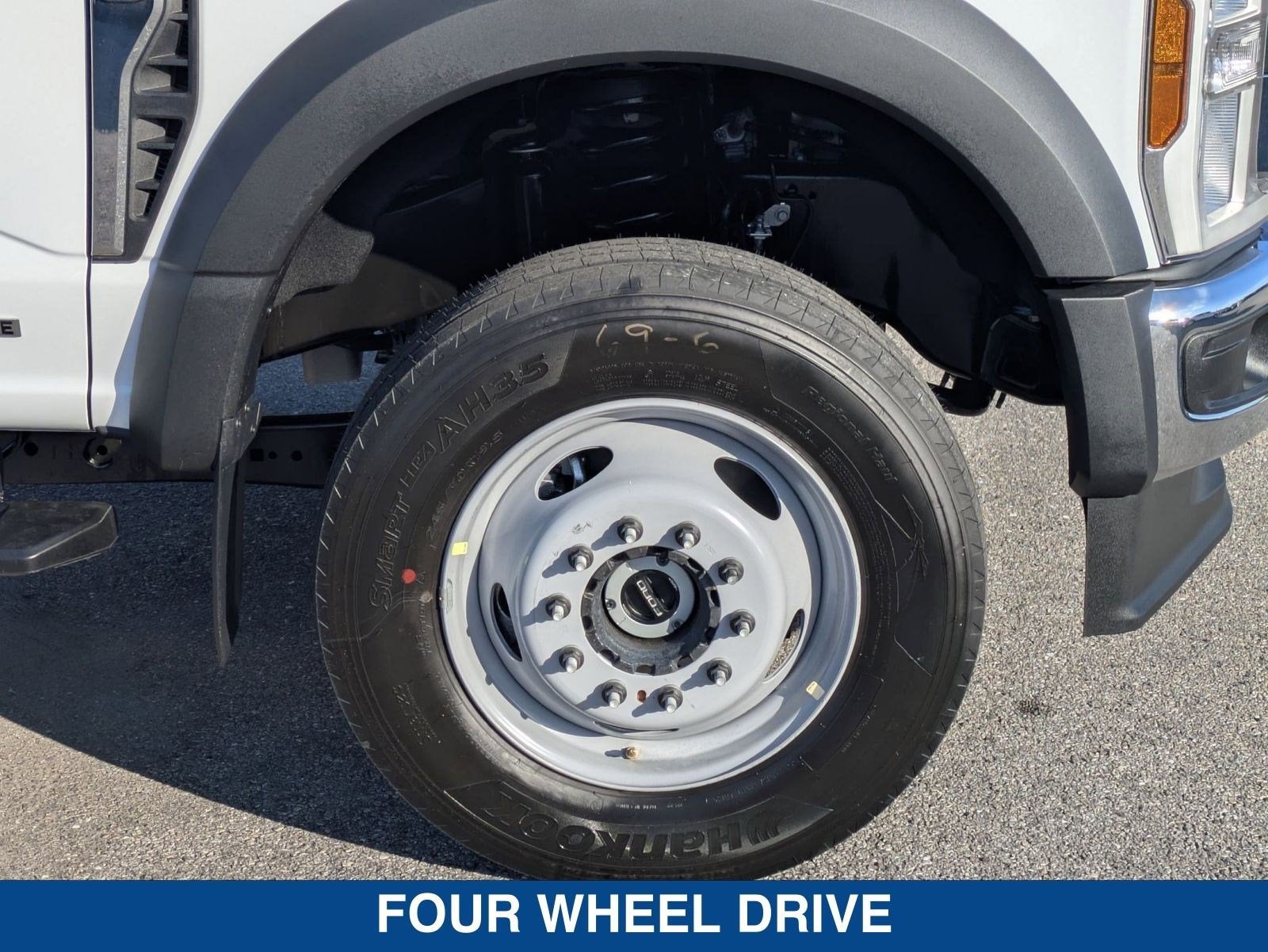 2025 Ford Super Duty F-600 DRW XL