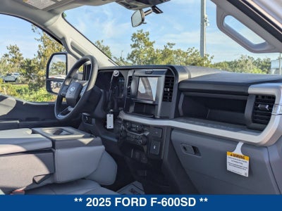 2025 Ford Super Duty F-600 DRW XL