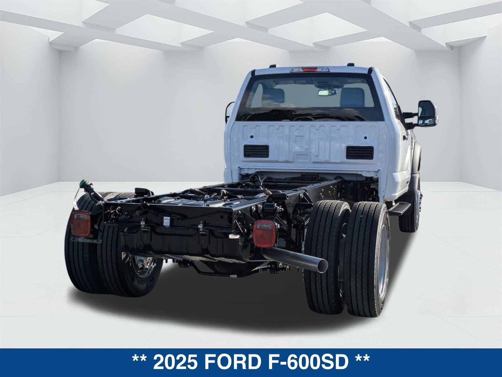 2025 Ford Super Duty F-600 DRW XL