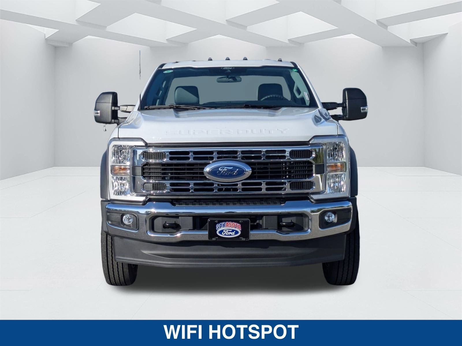2025 Ford Super Duty F-600 DRW XL