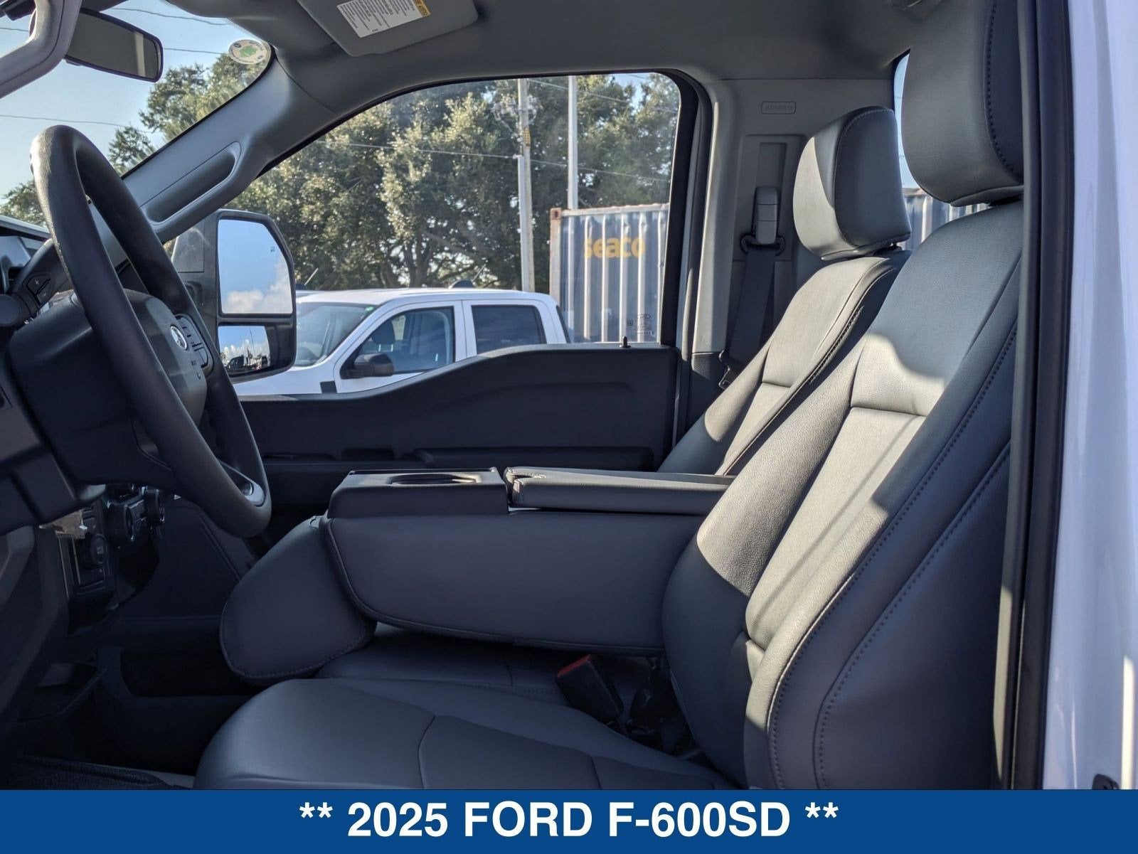 2025 Ford F-600SD XL