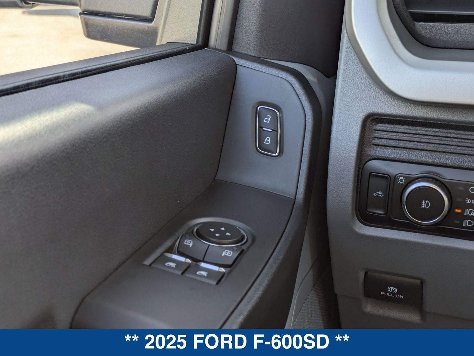 2025 Ford F-600SD XL