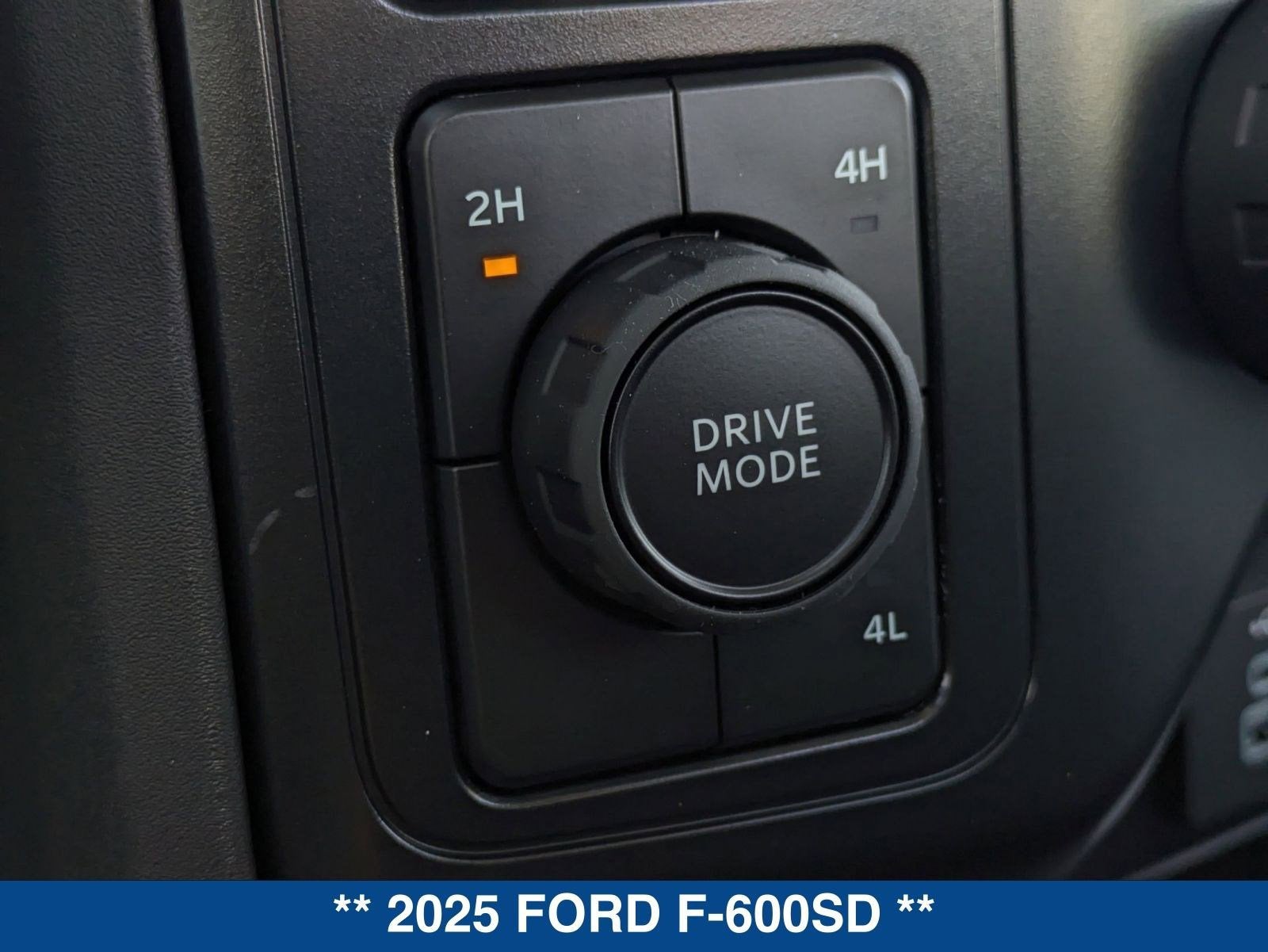 2025 Ford F-600SD XL