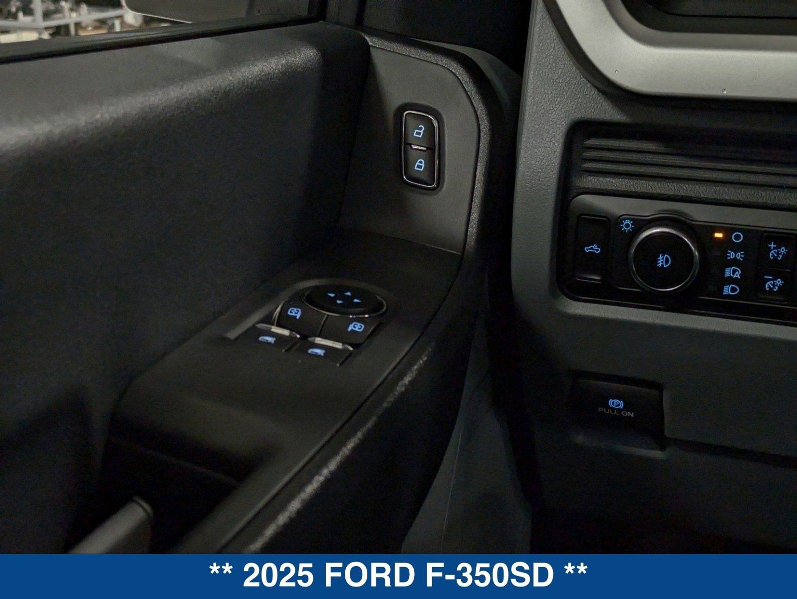 2025 Ford Super Duty F-350 DRW XL