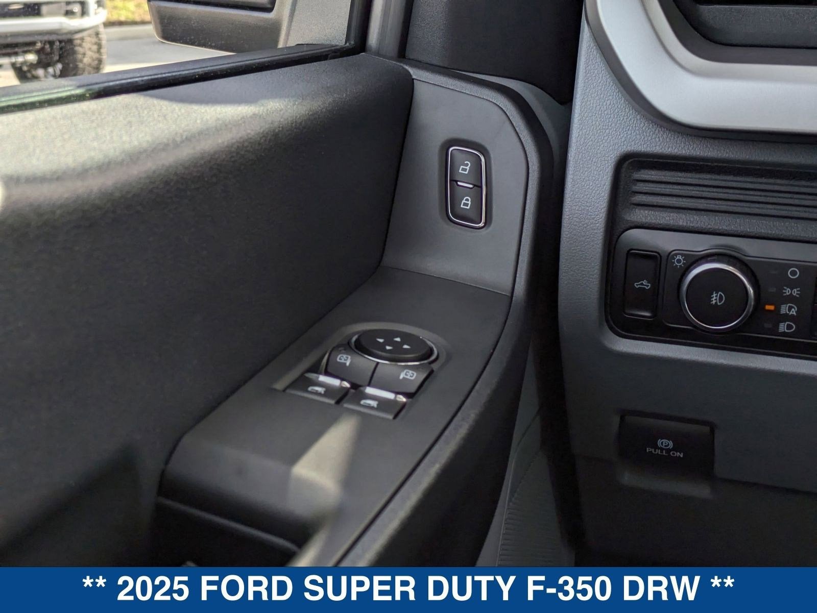 2025 Ford Super Duty F-350 DRW XL