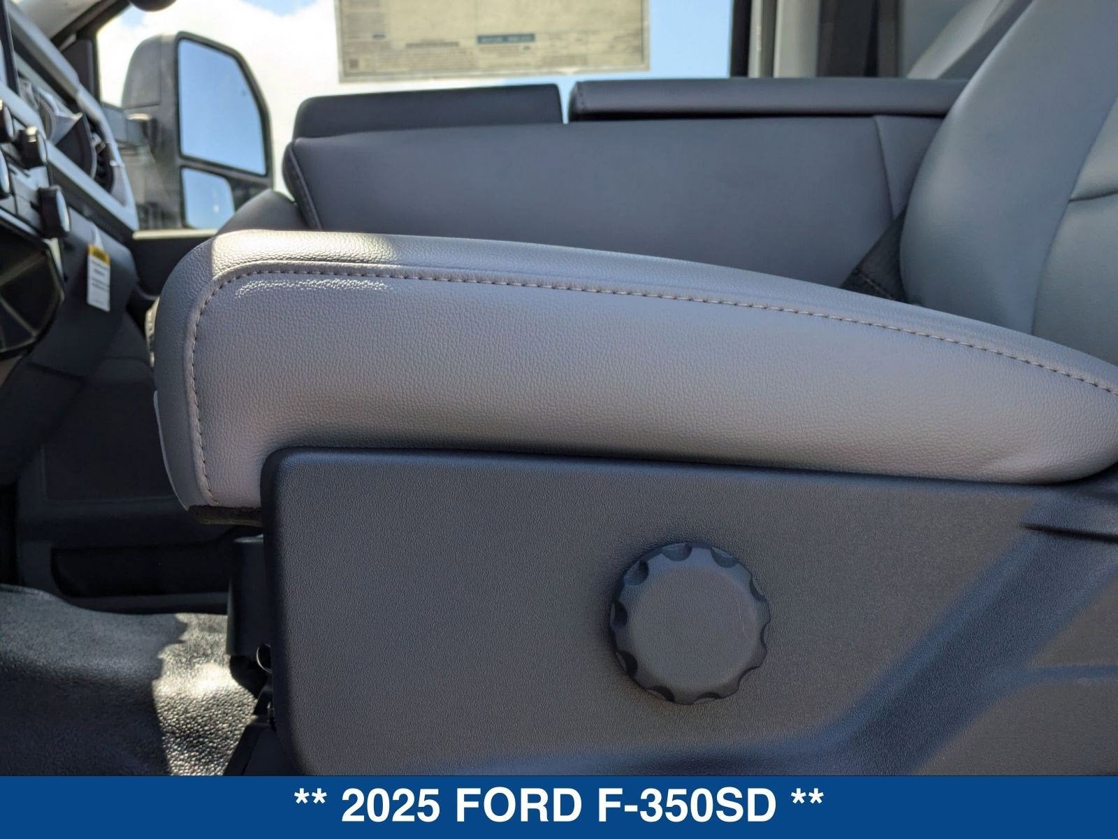 2025 Ford Super Duty F-350 DRW XL