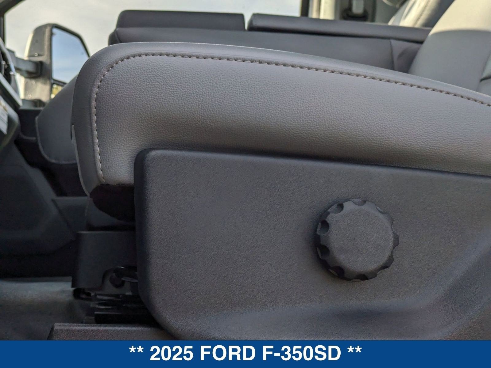 2025 Ford Super Duty F-350 DRW F-350® XL