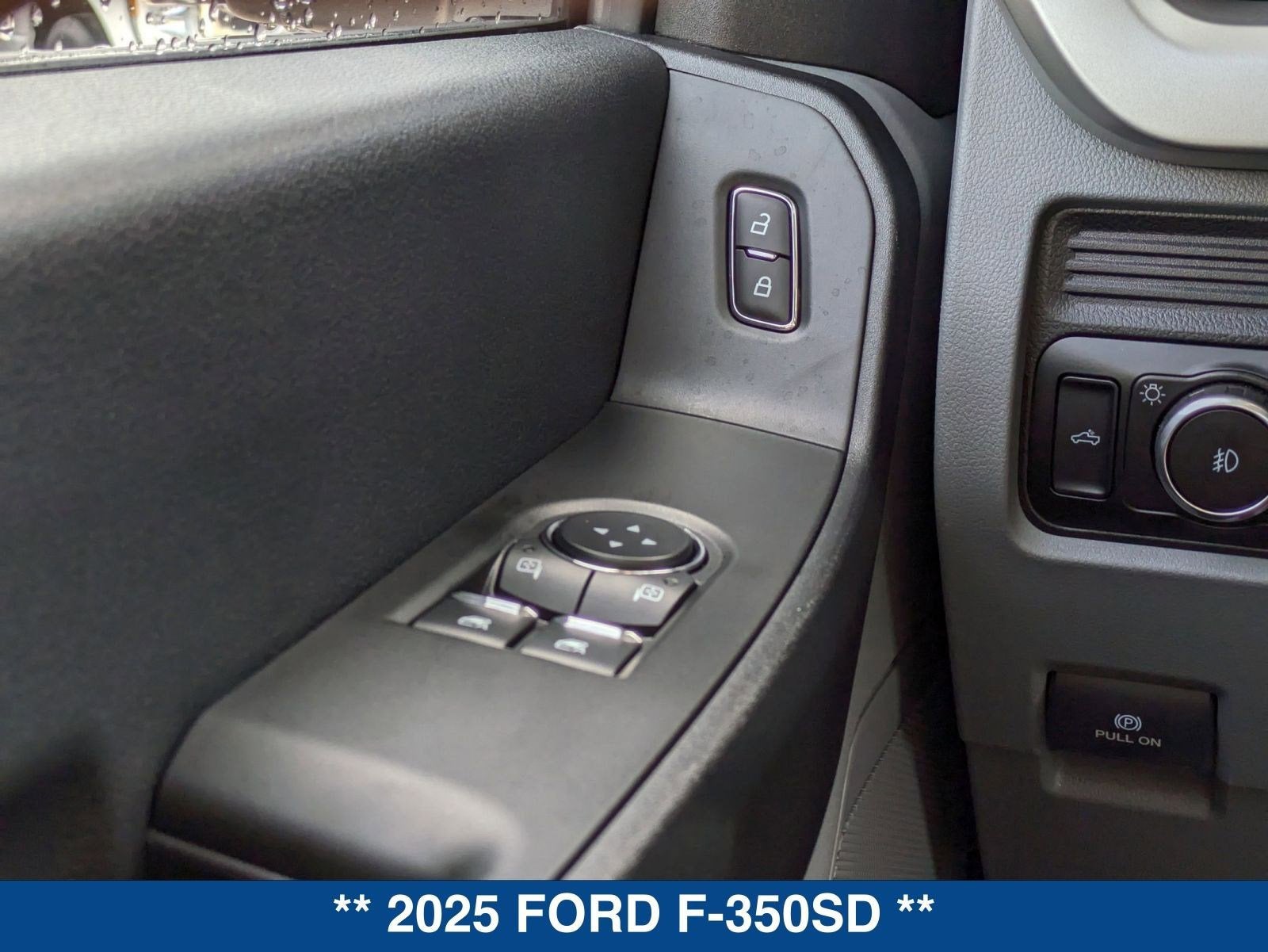 2025 Ford Super Duty F-350 DRW F-350® XL