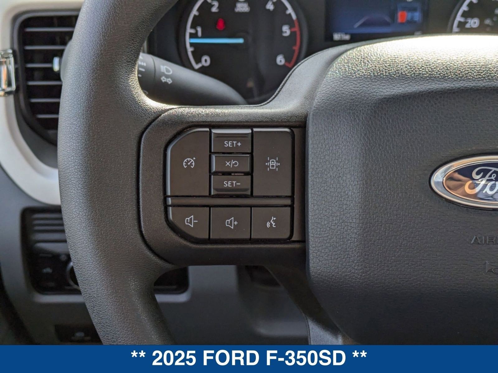 2025 Ford Super Duty F-350 DRW F-350® XL