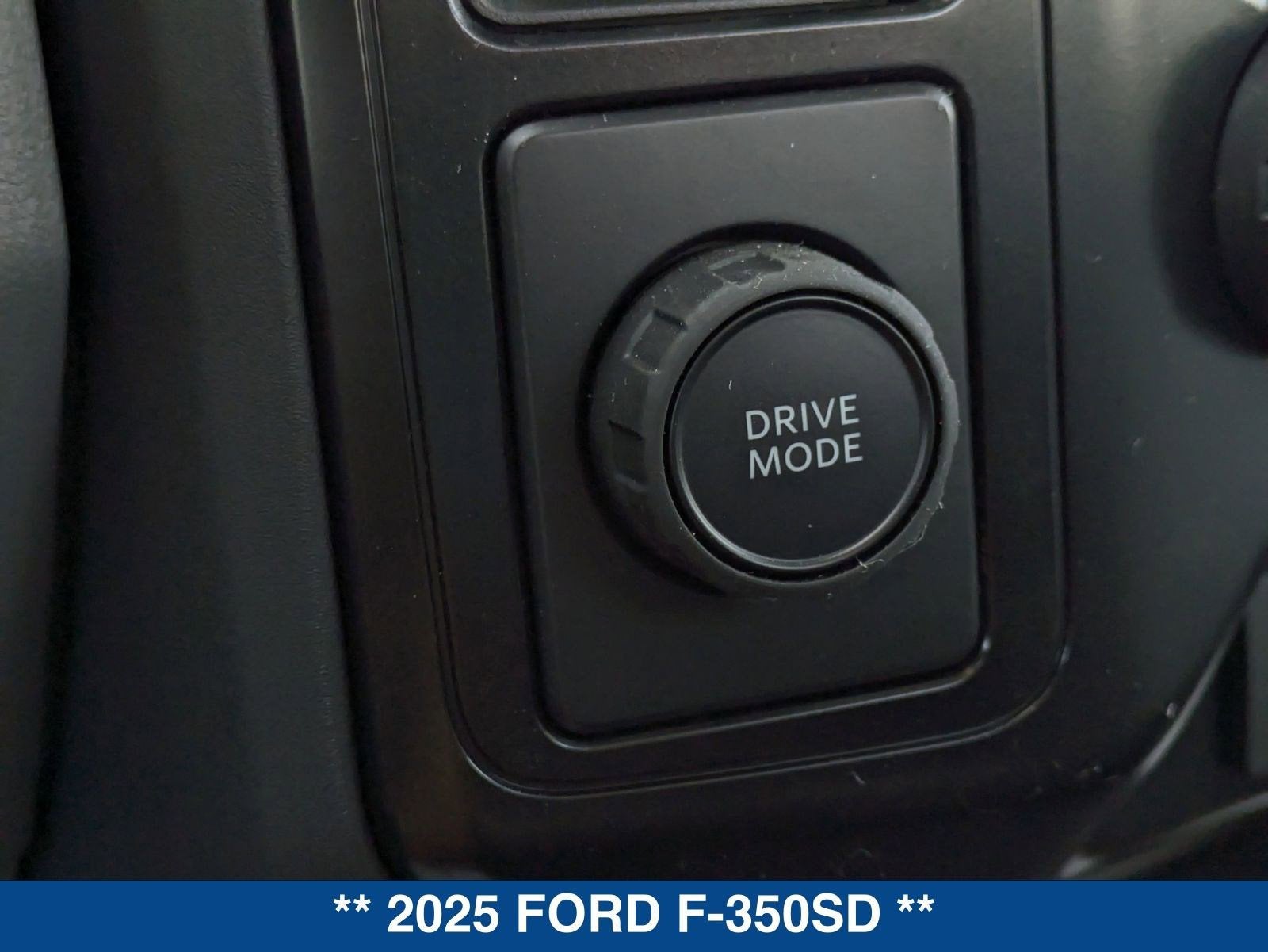 2025 Ford Super Duty F-350 DRW F-350® XL