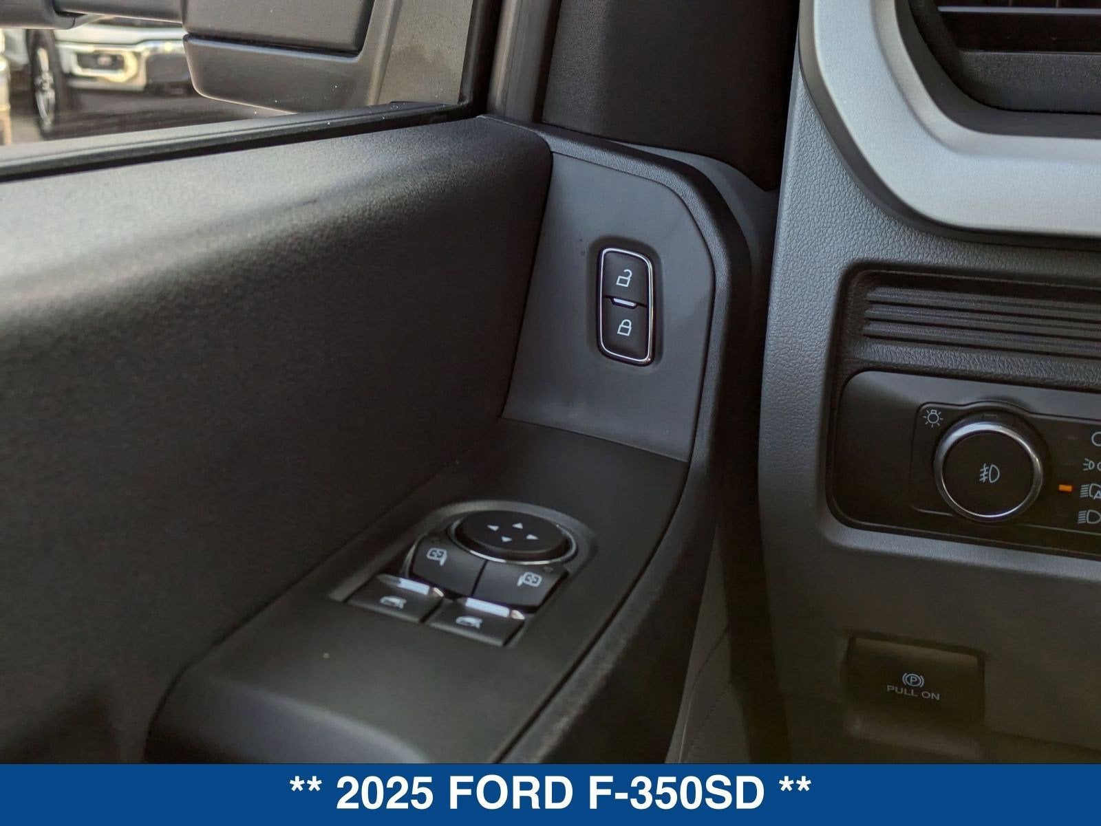 2025 Ford Super Duty F-350 DRW XL