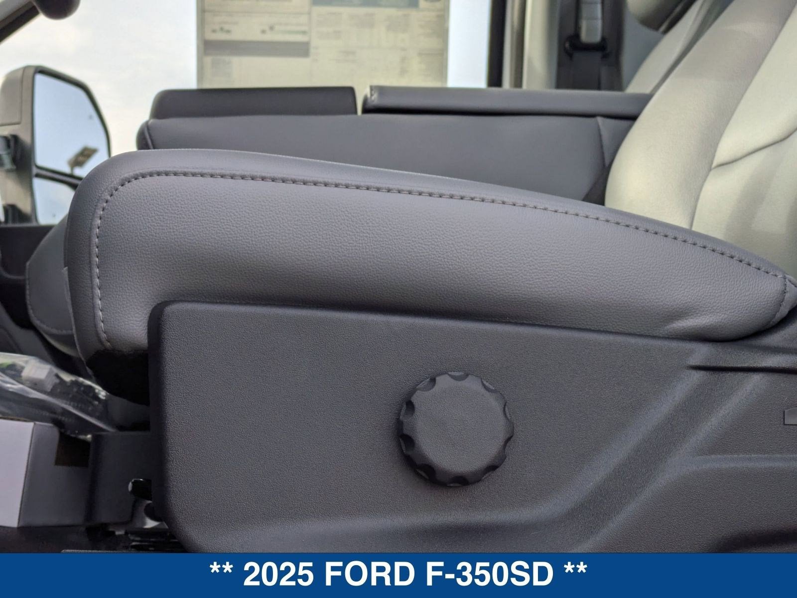 2025 Ford Super Duty F-350 DRW XL